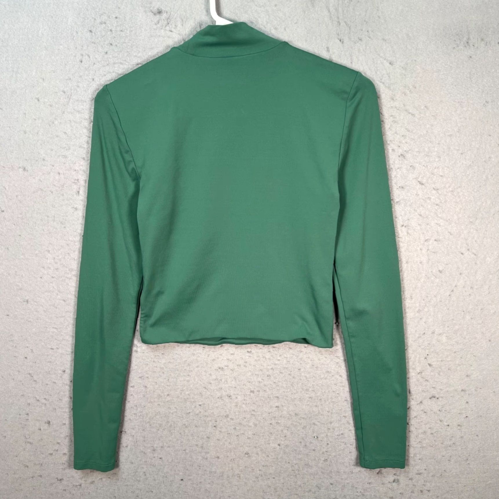 Vintage Babaton Womens Small Green Long Sleeve Mock Neck Cropped T-Shirt Nylon Blend Top Size S / US 4 / IT 40 - 2 Thumbnail