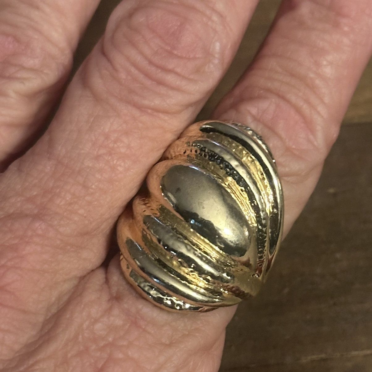 Other Gold tone scalloped dome ring Size ONE SIZE - 3 Thumbnail