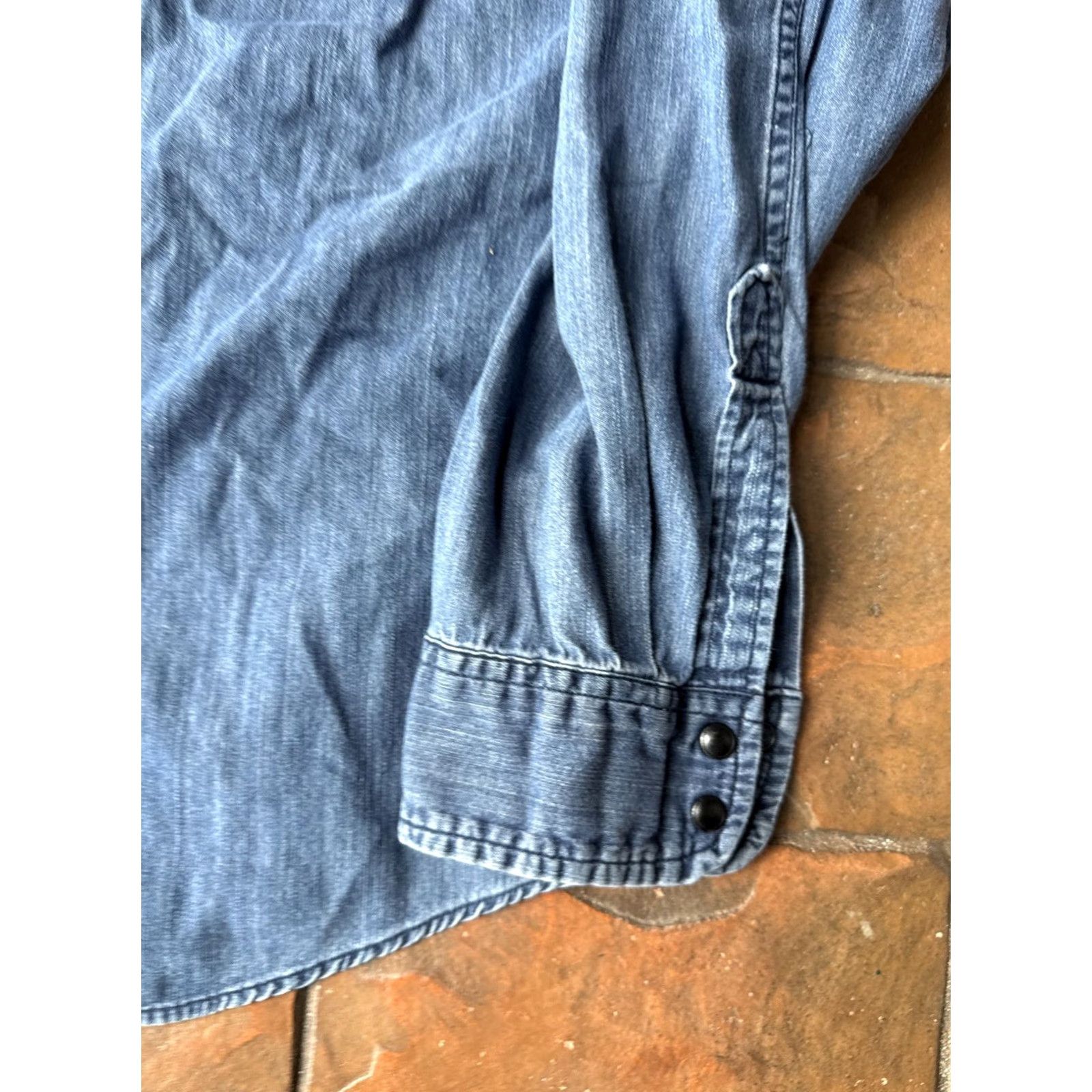 Vintage VINTAGE Helix Denim Shirt XL Athletic Fit Button-Up Collared Snap Pockets Skull Grunge Jeans Casual Size US XL / EU 56 / 4 - 6 Thumbnail