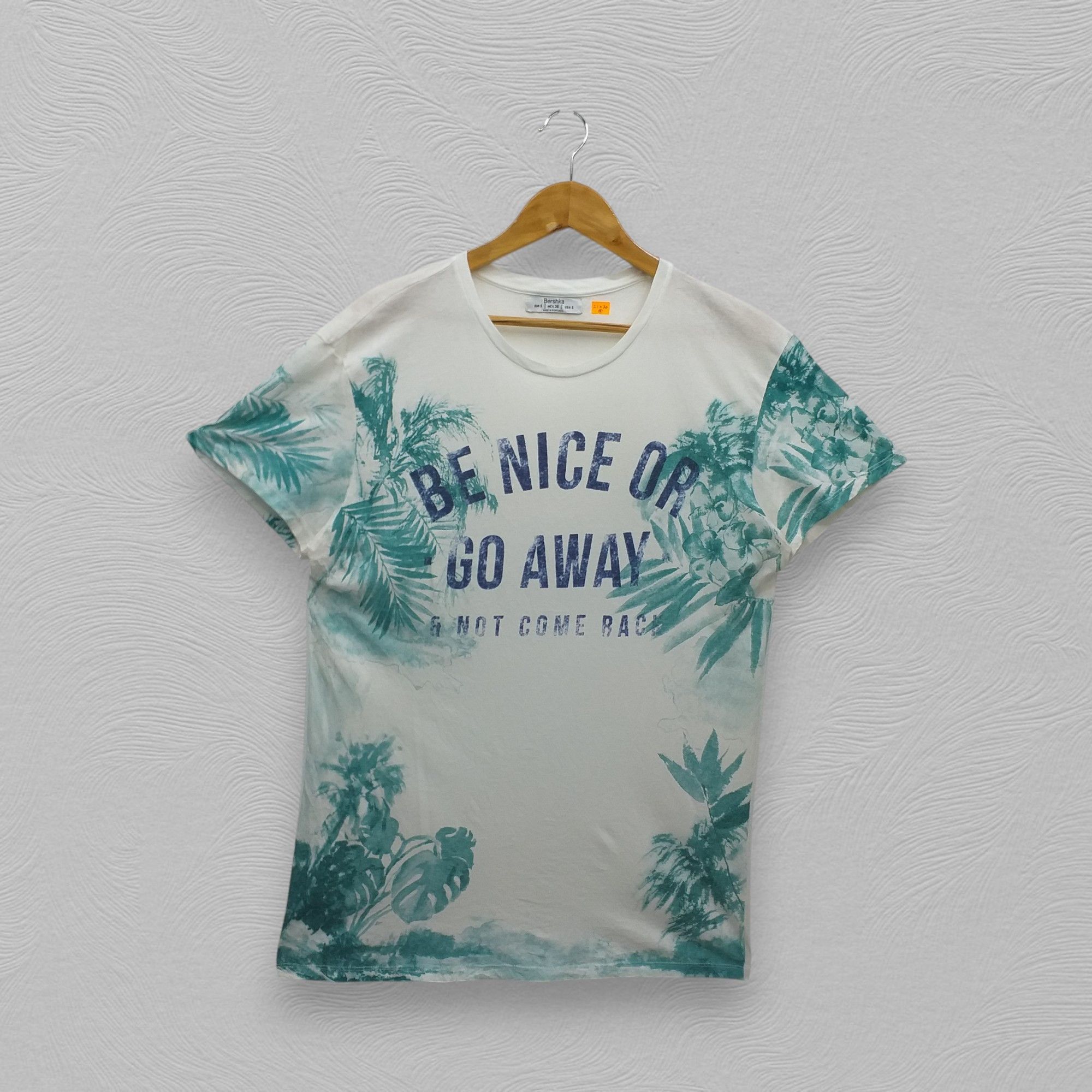 Bershka Bershka Japanese Brand Large Tshirt -E118 Size US S / EU 44-46 / 1 - 1 Thumbnail