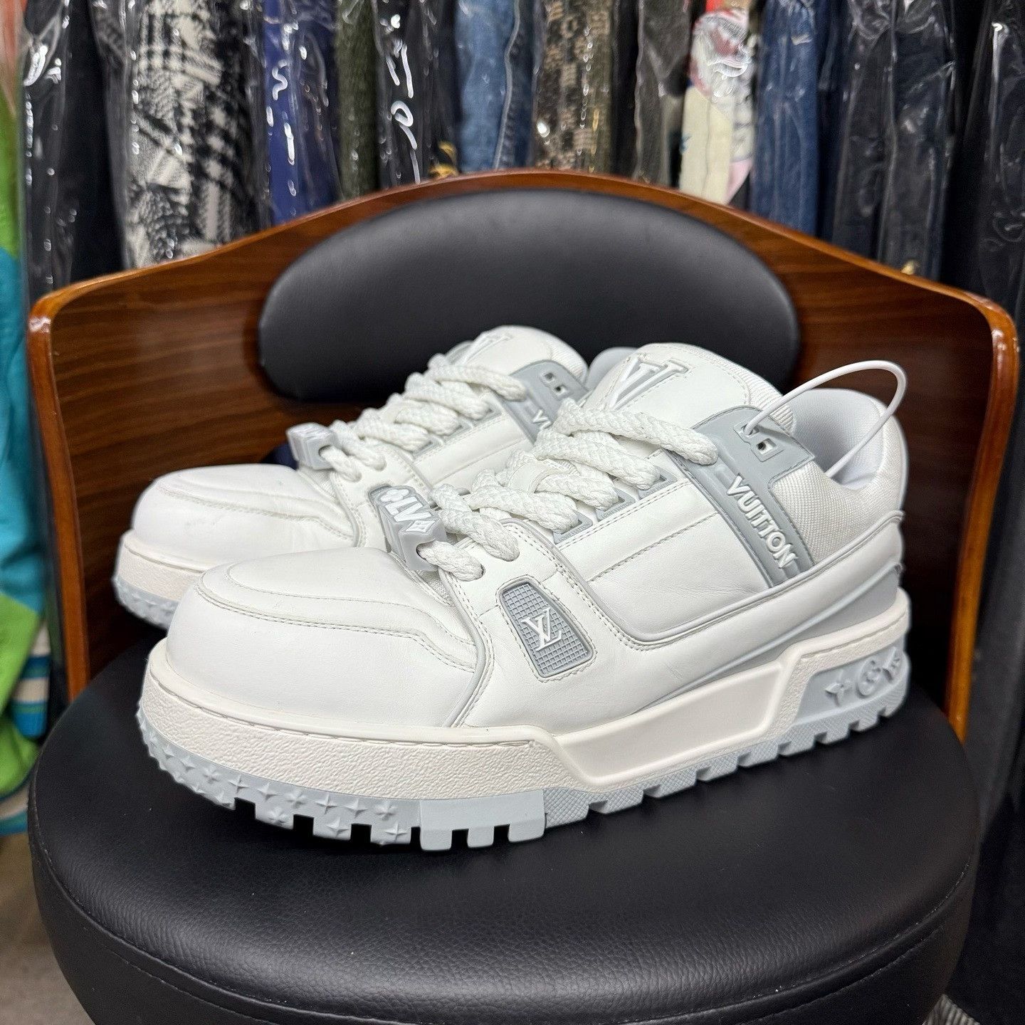 Louis Vuitton Louis Vuitton Training White Lowtop Sneakers 43 Men Size US 10 / EU 43 - 1 Thumbnail
