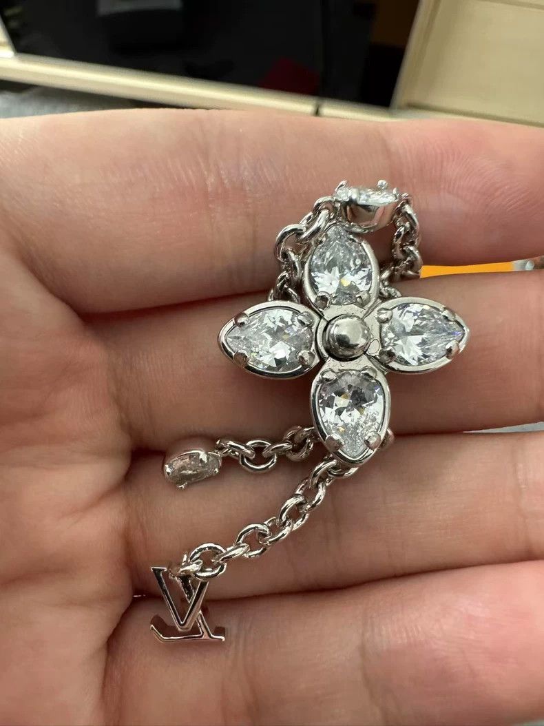 Louis Vuitton Louis Vuitton Floral pendant necklace Size ONE SIZE - 7 Thumbnail