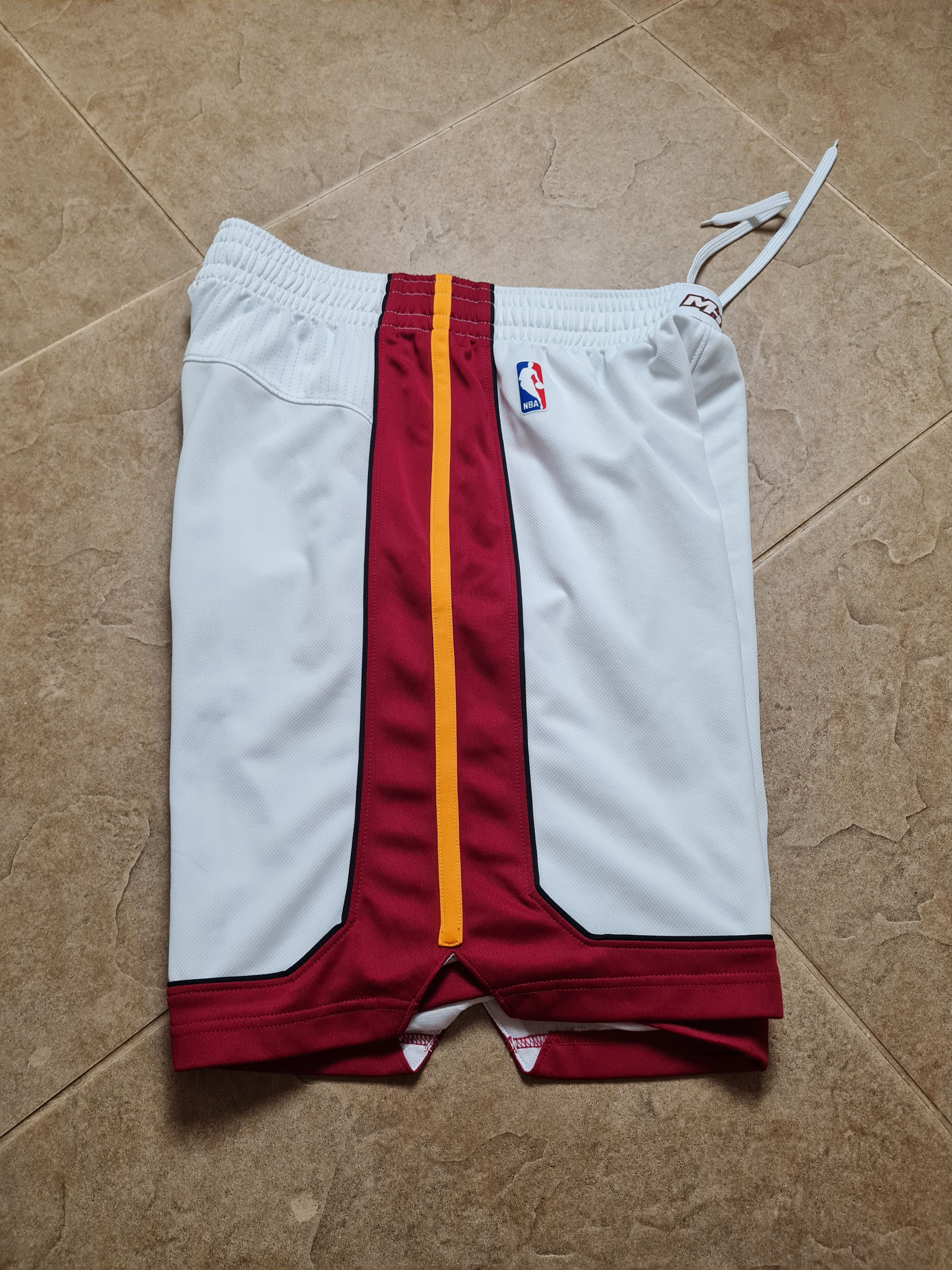Adidas Vintage Rare Shorts Adidas Miami Heat Game NBA White Size L Size US 32 / EU 48 - 13 Thumbnail