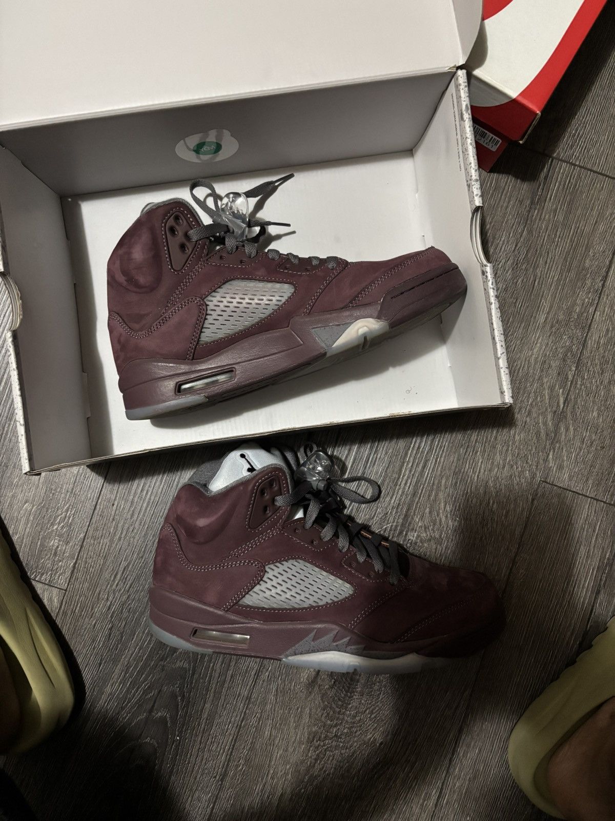 Jordan Brand Jordan 5 Burgundy size 8 Mens Size US 8 / EU 41 - 2 Thumbnail