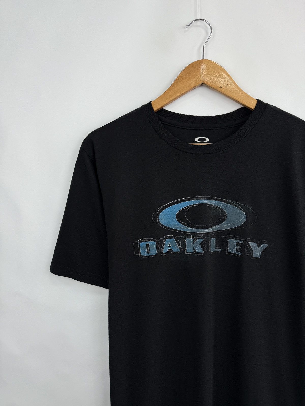 Oakley 🇺🇸 Vintage Y2K Oakley Big Logo T-Shirt Rare Retro Hype Y2K Size US L / EU 52-54 / 3 - 2 Thumbnail