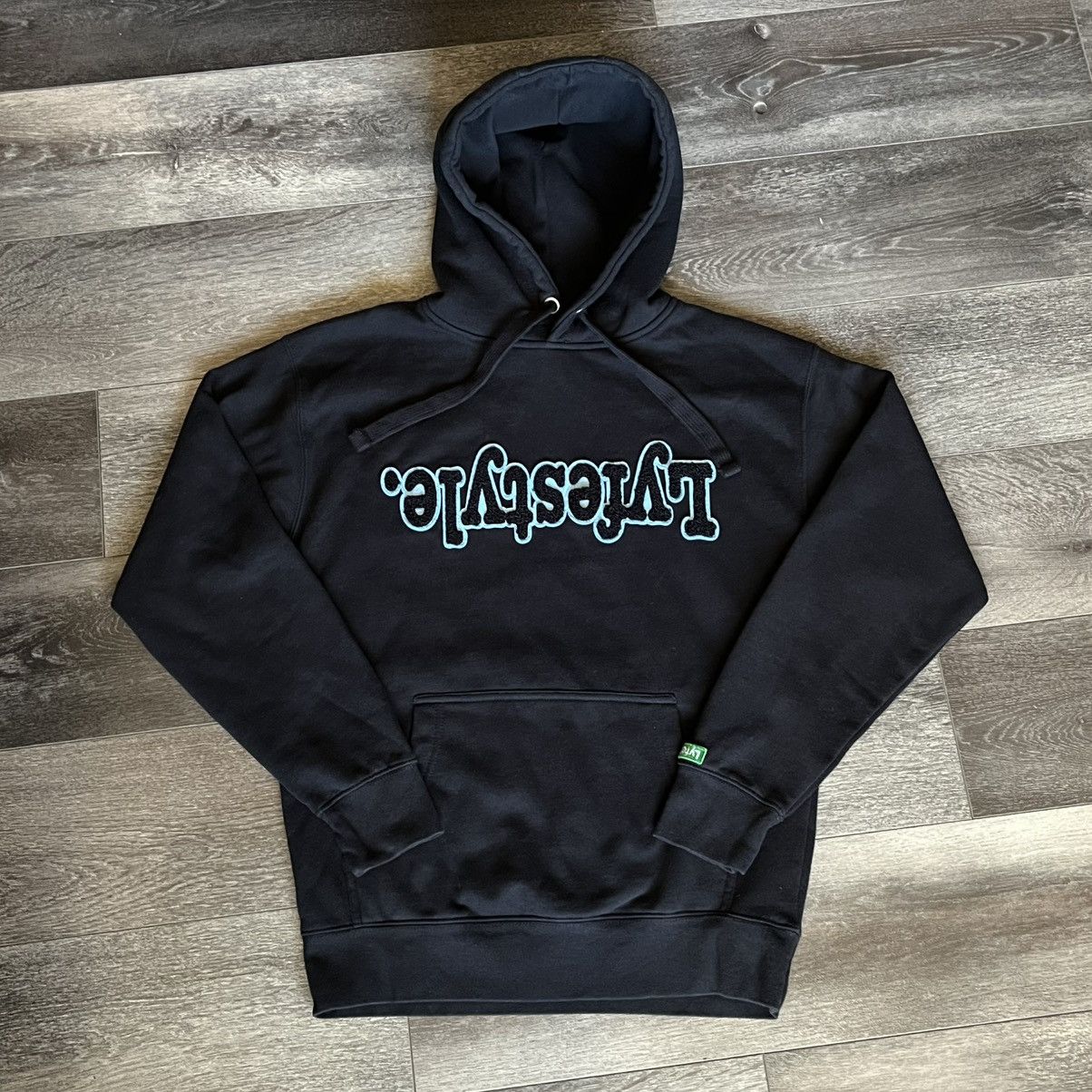 Vintage Lyfestyle NYC Upside Down Patch Embroidered Logo Hoodie Size US S / EU 44-46 / 1 - 1 Thumbnail