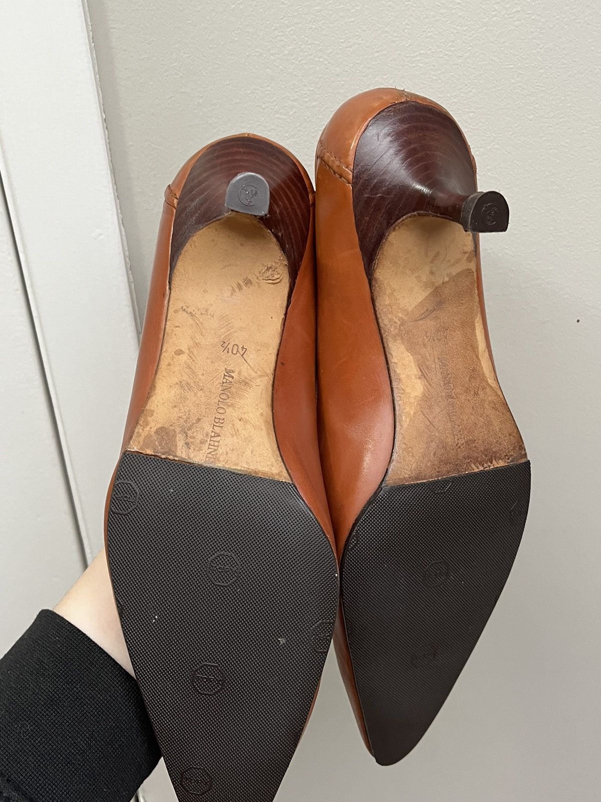 Manolo Blahnik Vintage Manolo Blahnik Tobacco Brown Kitten Heels! Size US 9.5 / IT 39.5 - 4 Thumbnail