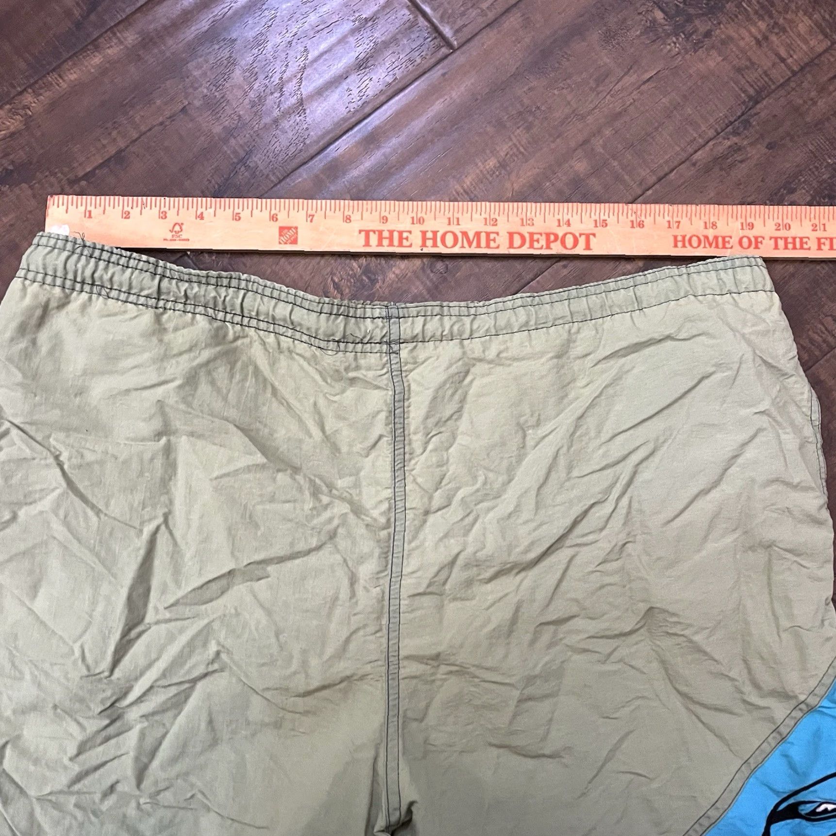 Quiksilver VINTAGE Quiksilver Board Shorts Mens 36 Beach Surf Nylon Green Camouflage Quick Dry Pockets Drawstring 90s Surfing Recreation Lifeguard Men Size US 36 / EU 52 - 3 Thumbnail