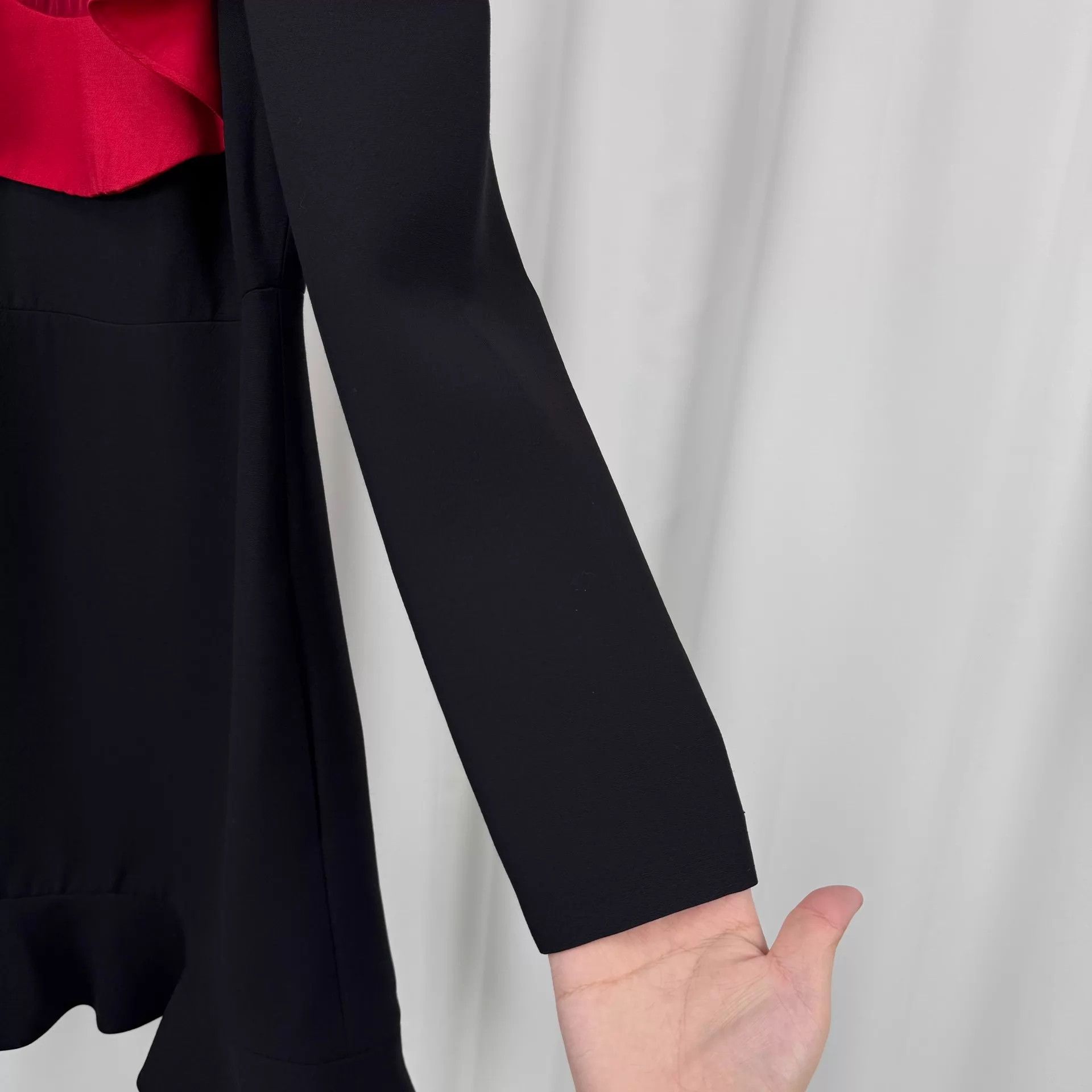 Valentino Valentino Ruffle Wool-Silk Dress Size 40 Like New Size S / US 4 / IT 40 - 4 Thumbnail