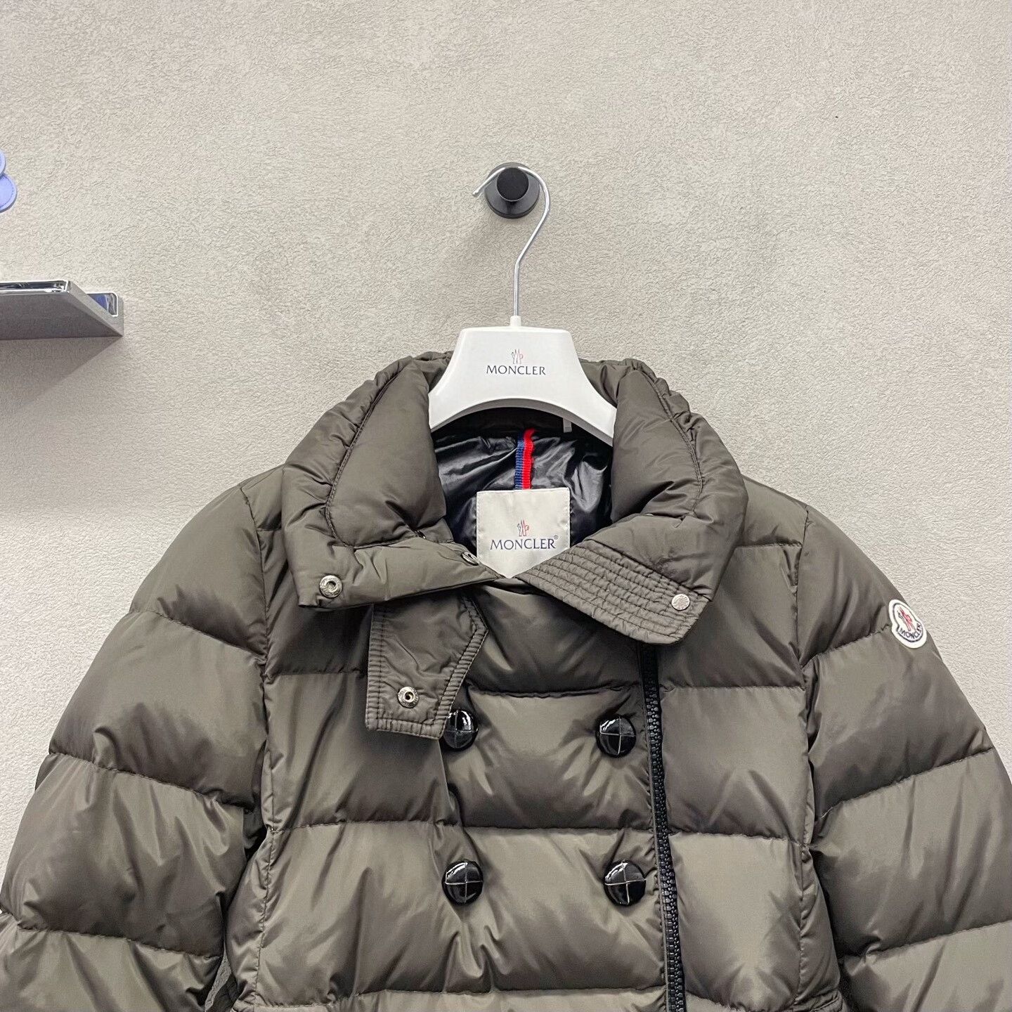 Moncler moncler olive green short down jacket Size US S / EU 44-46 / 1 - 4 Thumbnail