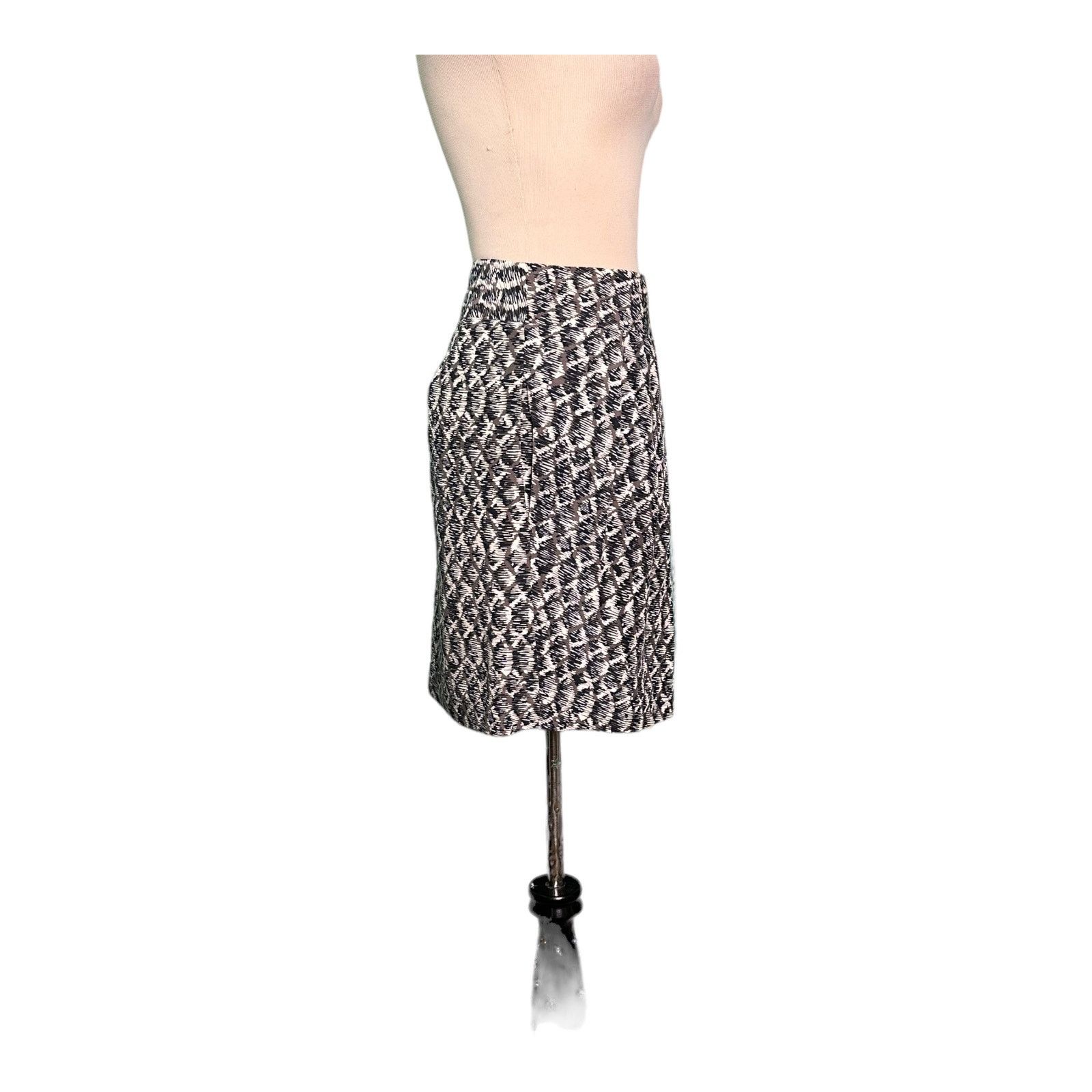 Banana Republic Banana Republic black cream pleated mini skirt size 4 Size 29" - 7 Thumbnail