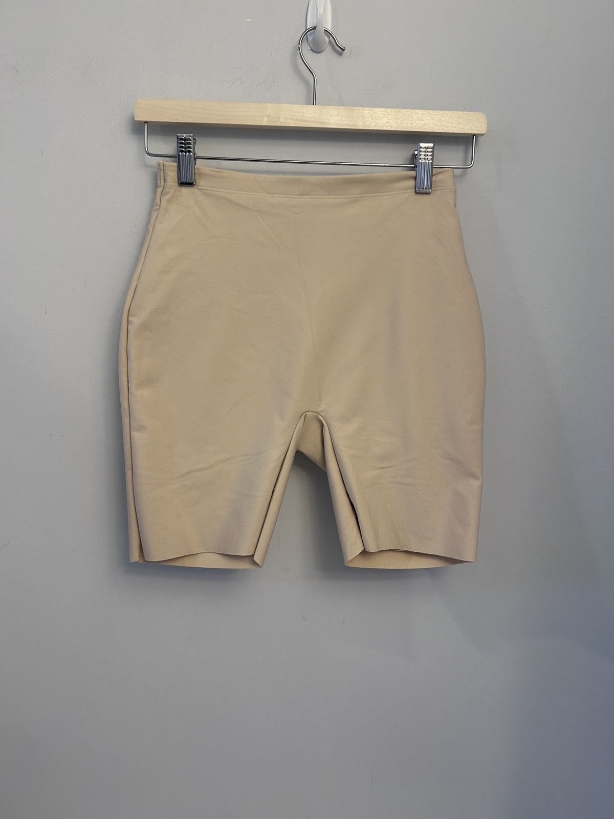 SKIMS NWT SKIMS Butt Enhancing Padded Short in Sand Small NWOT Size 27" / US 4 / IT 40 - 1 Thumbnail
