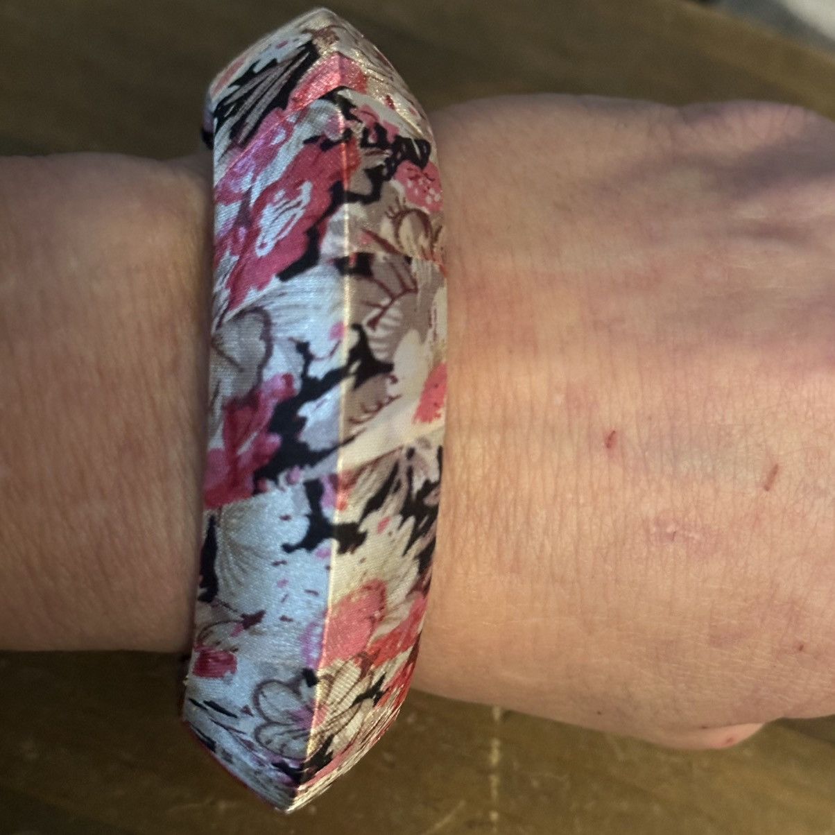 Other Chunky floral satin fabric spaceship bangle bracelet Size ONE SIZE - 3 Thumbnail