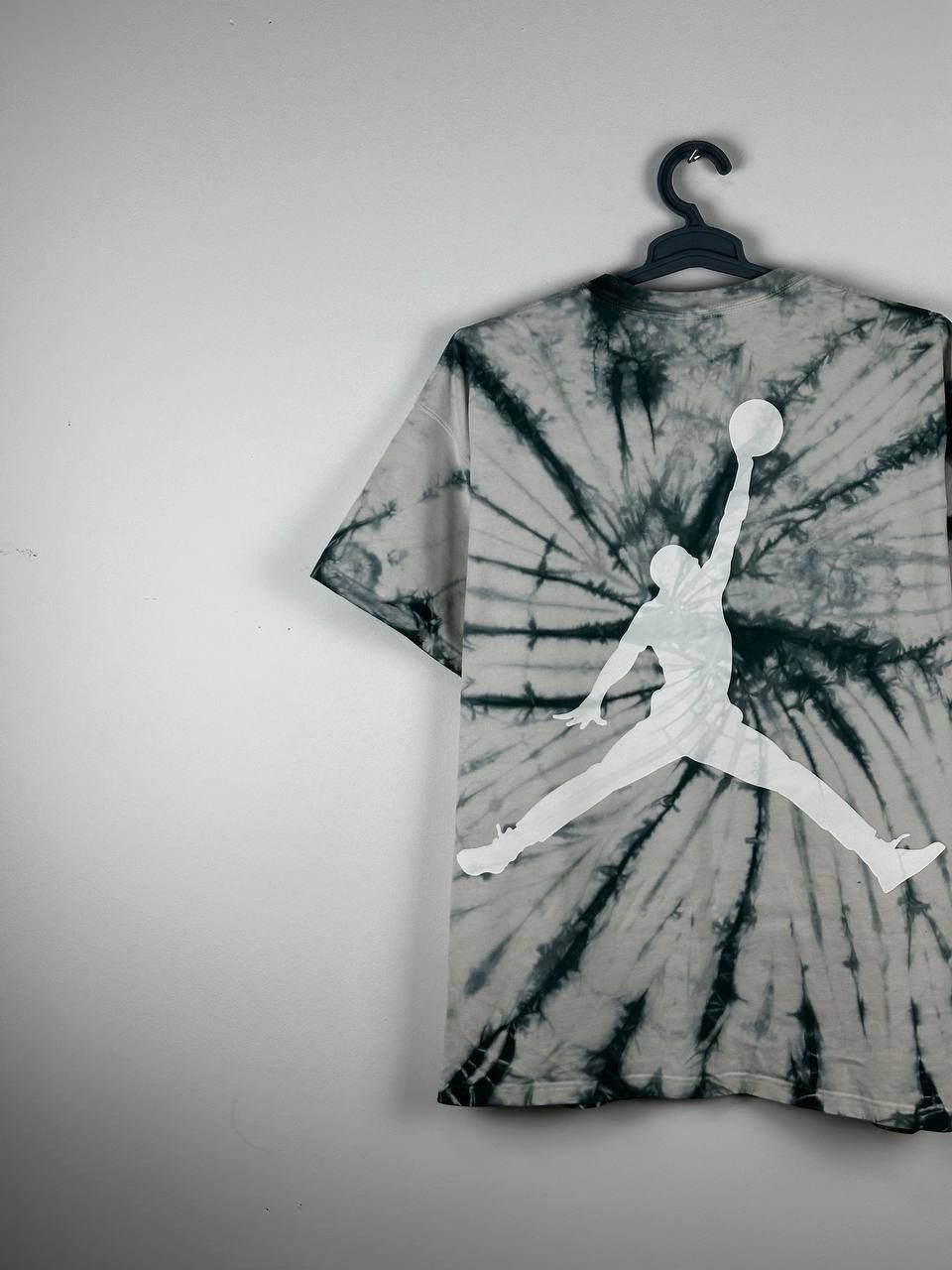 Jordan Brand × Nike Rare Jordan Big Logo Tie Die Heavy T Shirt Size US XL / EU 56 / 4 - 9 Thumbnail