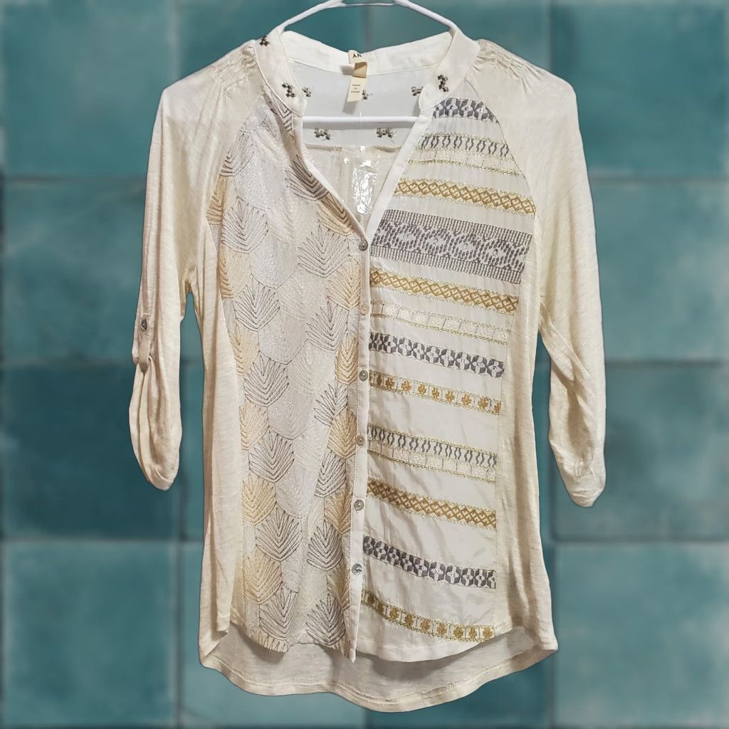 Vintage VINTAGE Anthropologie Tiny Top Women S Ivory Metallic Embroidered V Neck Button Front Size S / US 4 / IT 40 - 1 Thumbnail