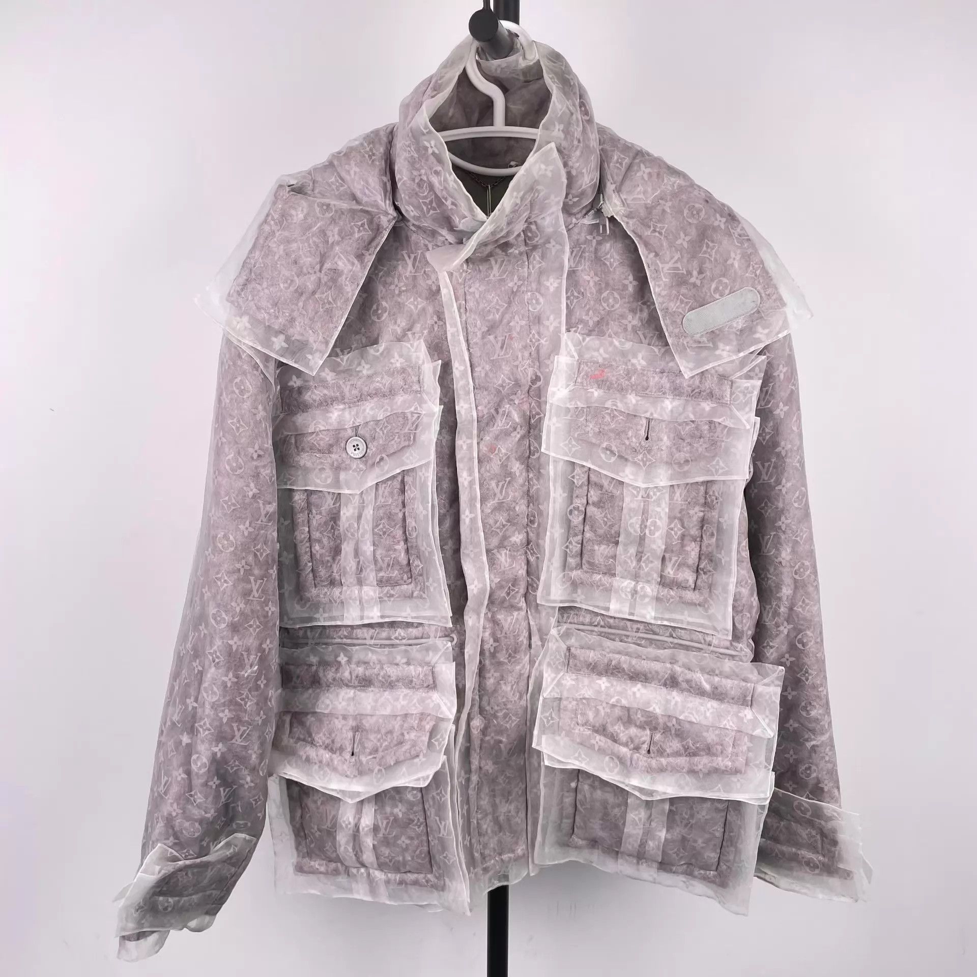 Louis Vuitton LV all over print silk jacket 48 gray Size US M / EU 48-50 / 2 - 1 Thumbnail
