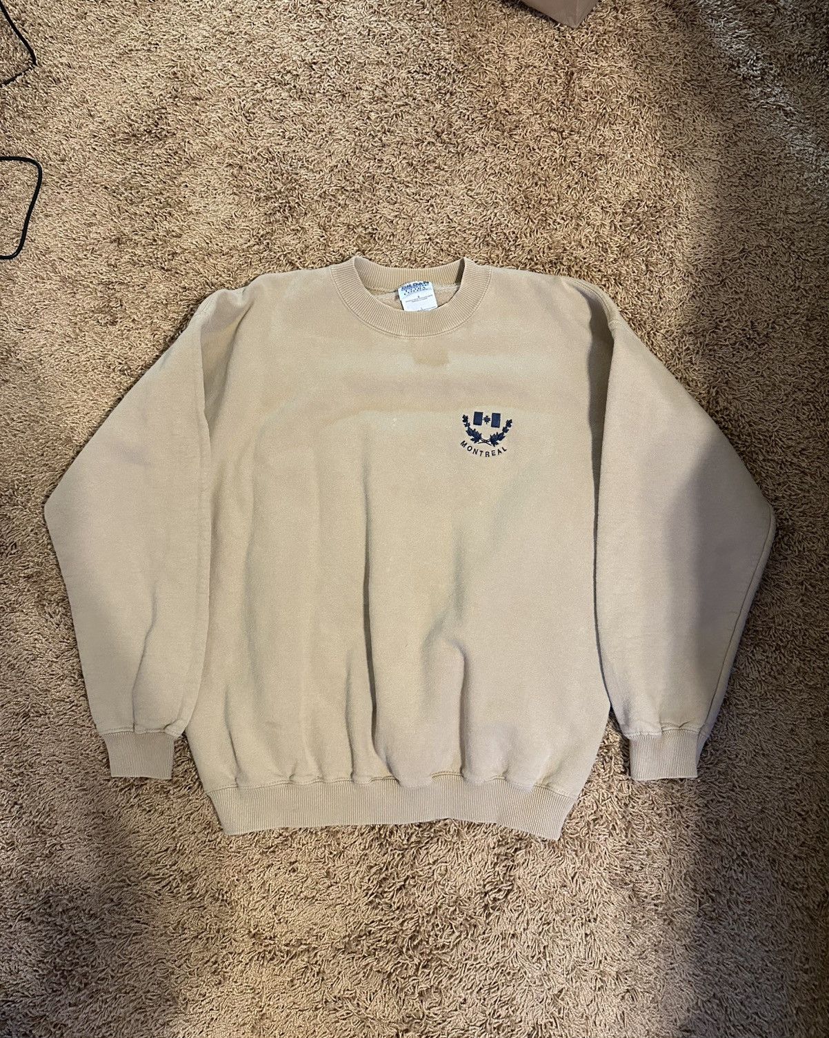 Vintage brown Sand 90s Vintage Gildan Montreal crewneck sweatshirt Size US L / EU 52-54 / 3 - 1 Thumbnail