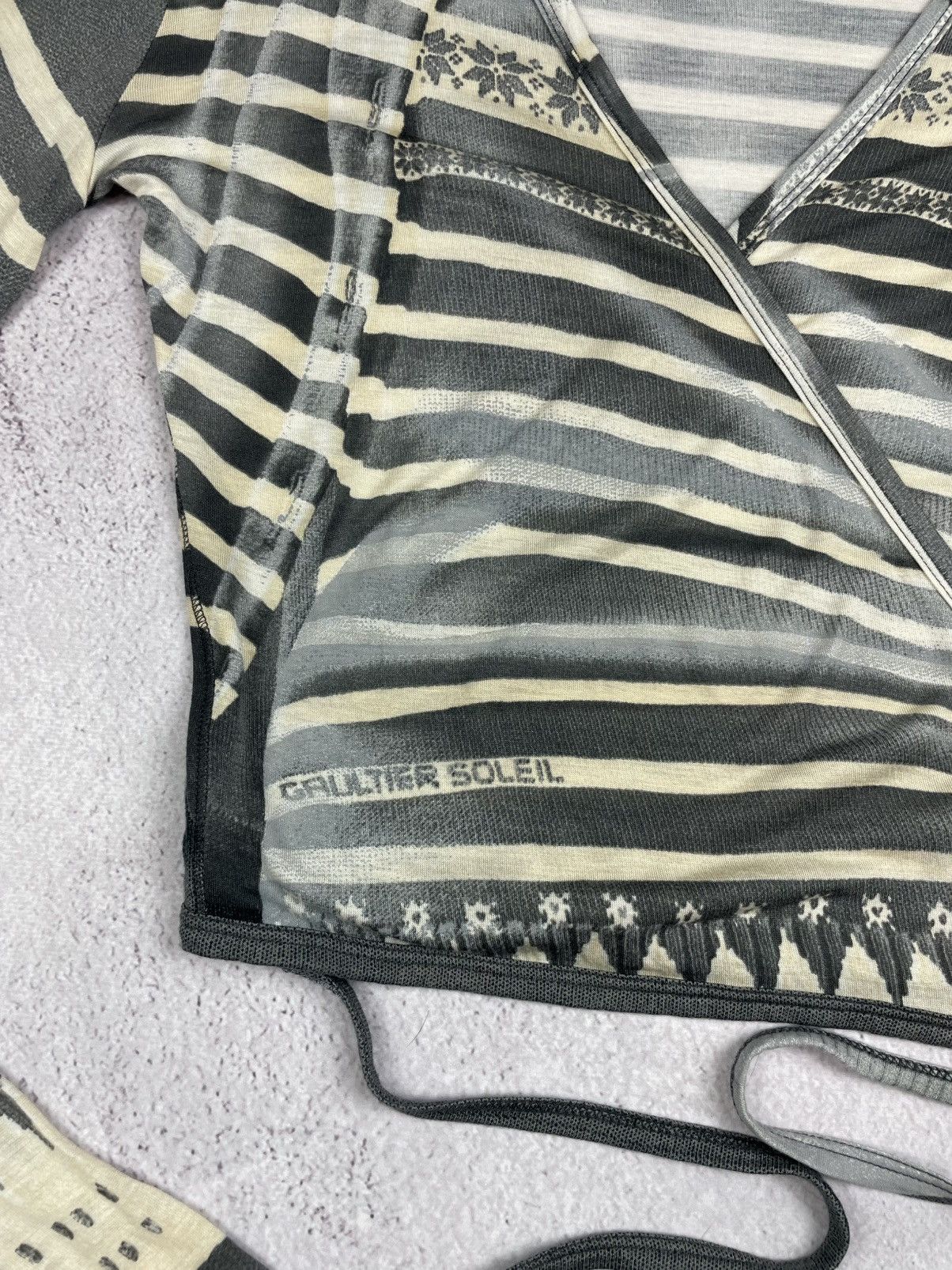 Jean Paul Gaultier JPG Soleil Long-Sleeve VNeck Shirt Jean Paul Gaultier Unique Size M / US 6-8 / IT 42-44 - 4 Thumbnail