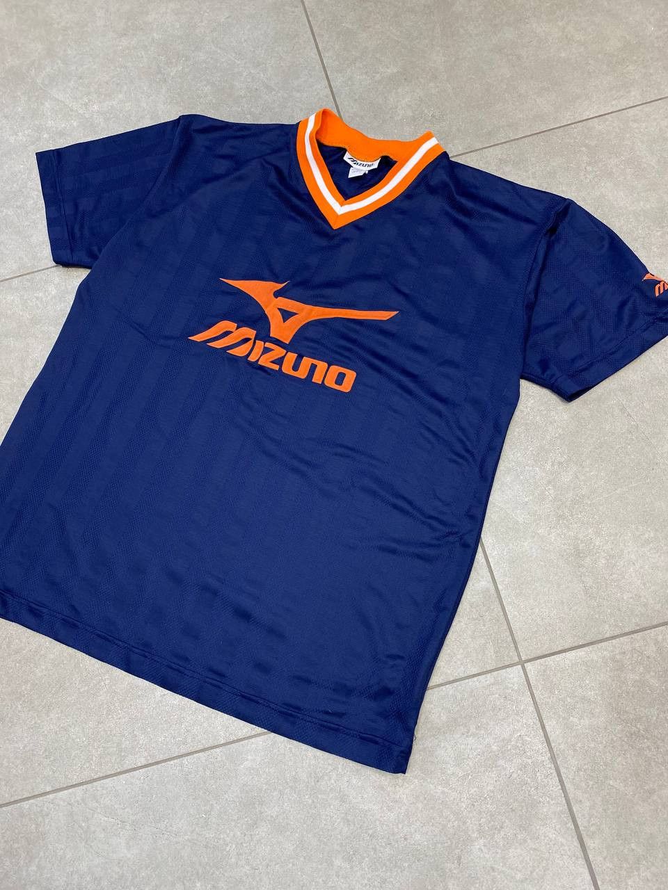 Mizuno Vintage Mizuno 90s Big Logo V-Neck Jersey T-Shirt Size US M / EU 48-50 / 2 - 4 Thumbnail