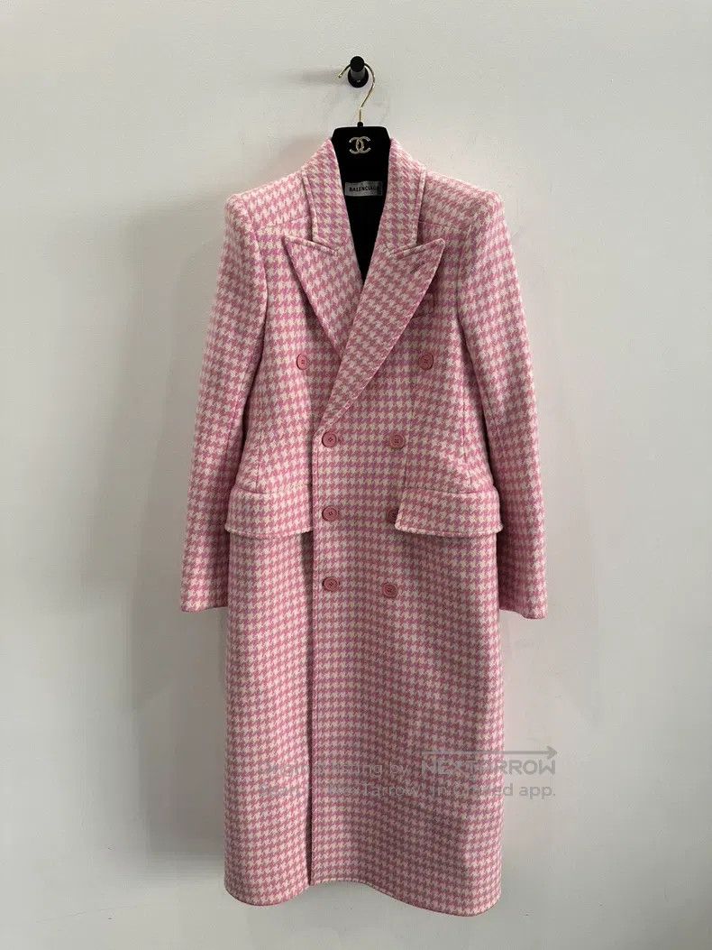 Balenciaga Balenciaga Pink Houndstooth Wool Long Shawl Coat Size XXS / US 00 / IT 34 - 1 Thumbnail