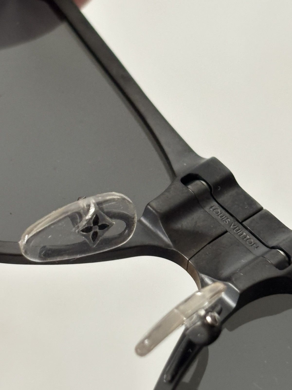 Louis Vuitton Louis Vuitton Evasion Sungalsses Size ONE SIZE - 9 Thumbnail