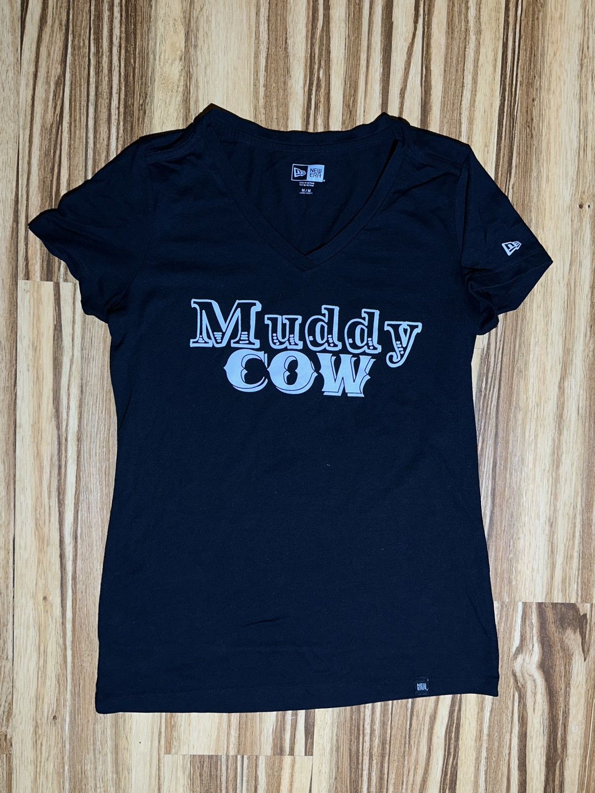 New Era New Era Black V-Neck T-Shirt with Muddy Cow Graphic Size US M / EU 48-50 / 2 - 1 Thumbnail
