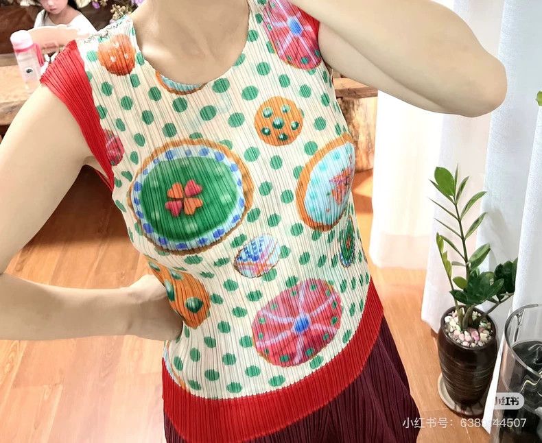 Issey Miyake Issey Miyake size:3 Green dot red pleated vest Size M / US 6-8 / IT 42-44 - 2 Thumbnail