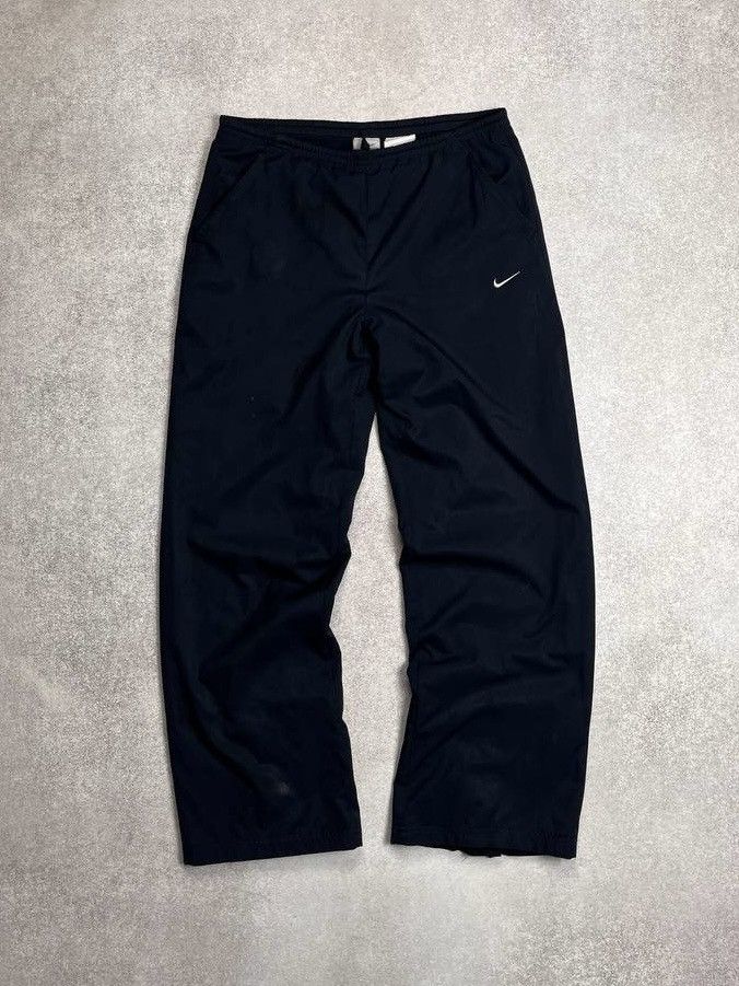 Nike × Vintage VINTAGE NIKE SWOOSH BAGGY NYLON TRACK PANTS Size US 32 / EU 48 - 1 Thumbnail