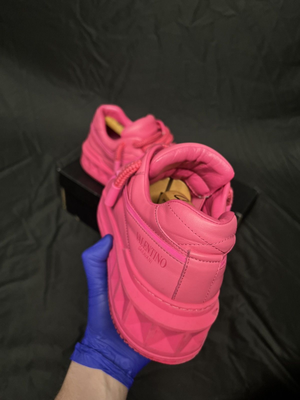 Valentino Valentino garavani pink sneakers shoes trainers Size US 10 / EU 43 - 7 Thumbnail