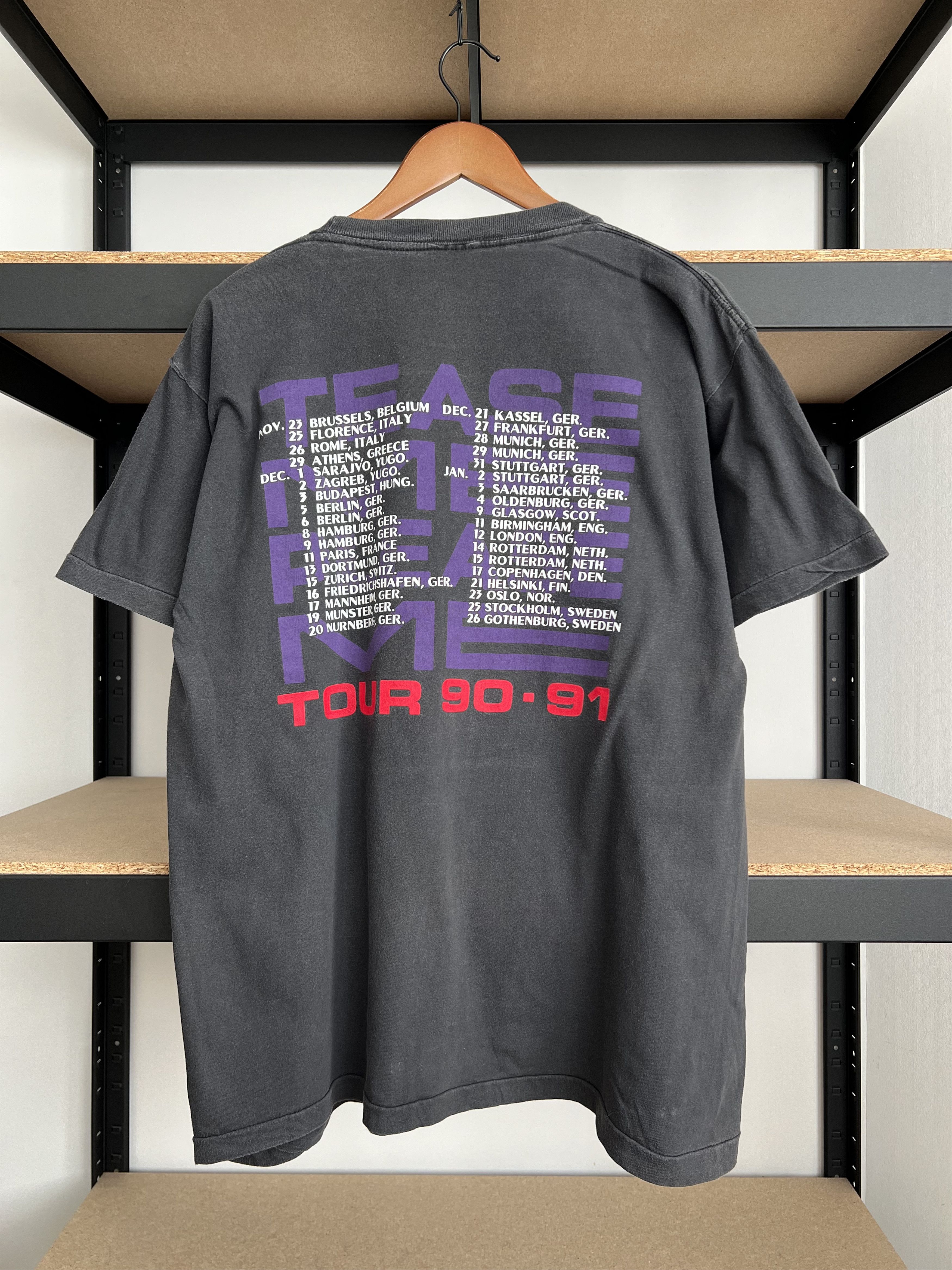 Band Tees Vintage 1990 Scorpions Tease Me Please Me Black T-shirt Size US L / EU 52-54 / 3 - 2 Thumbnail