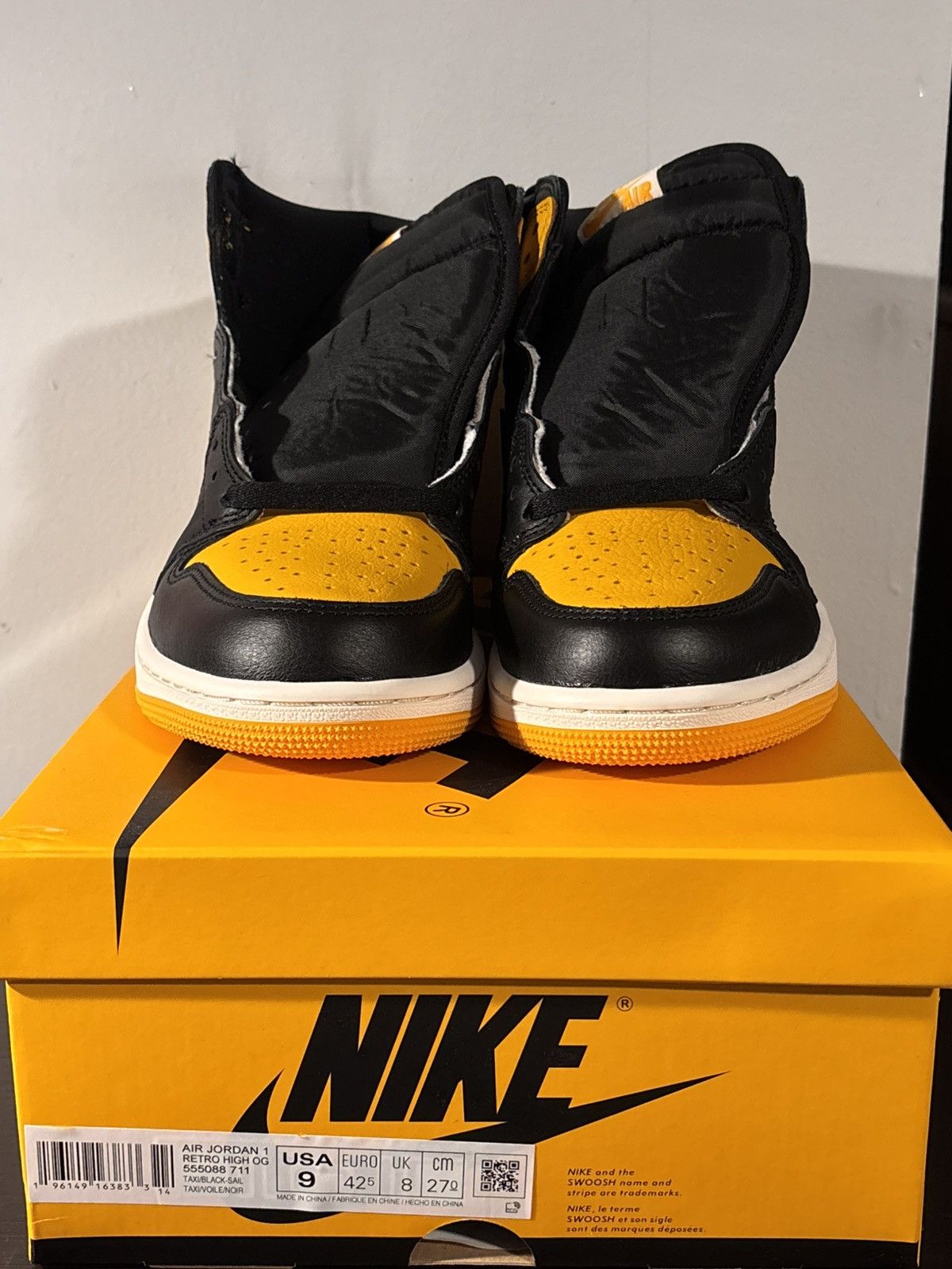 Jordan Brand Nike Air Jordan 1 Retro High OG Pollen 555088-701 Size 9 Size US 9 / EU 42 - 3 Thumbnail