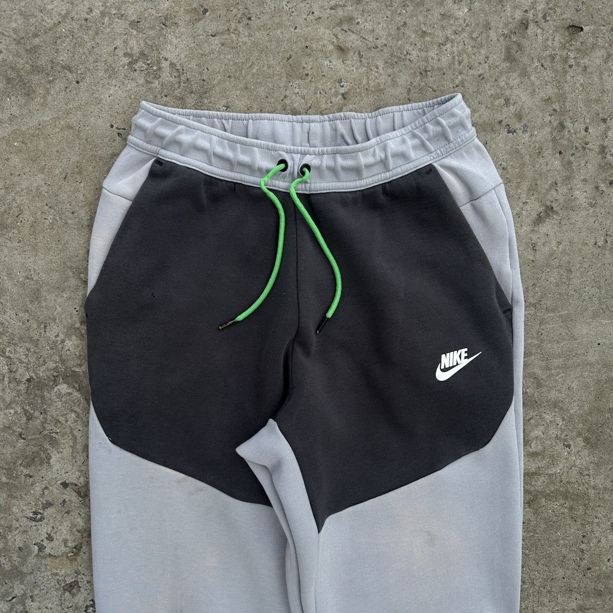 Nike Vintage Nike Tech Fleece Joggers Pants Y2K 00s USA Size S Size US 30 / EU 46 - 6 Thumbnail
