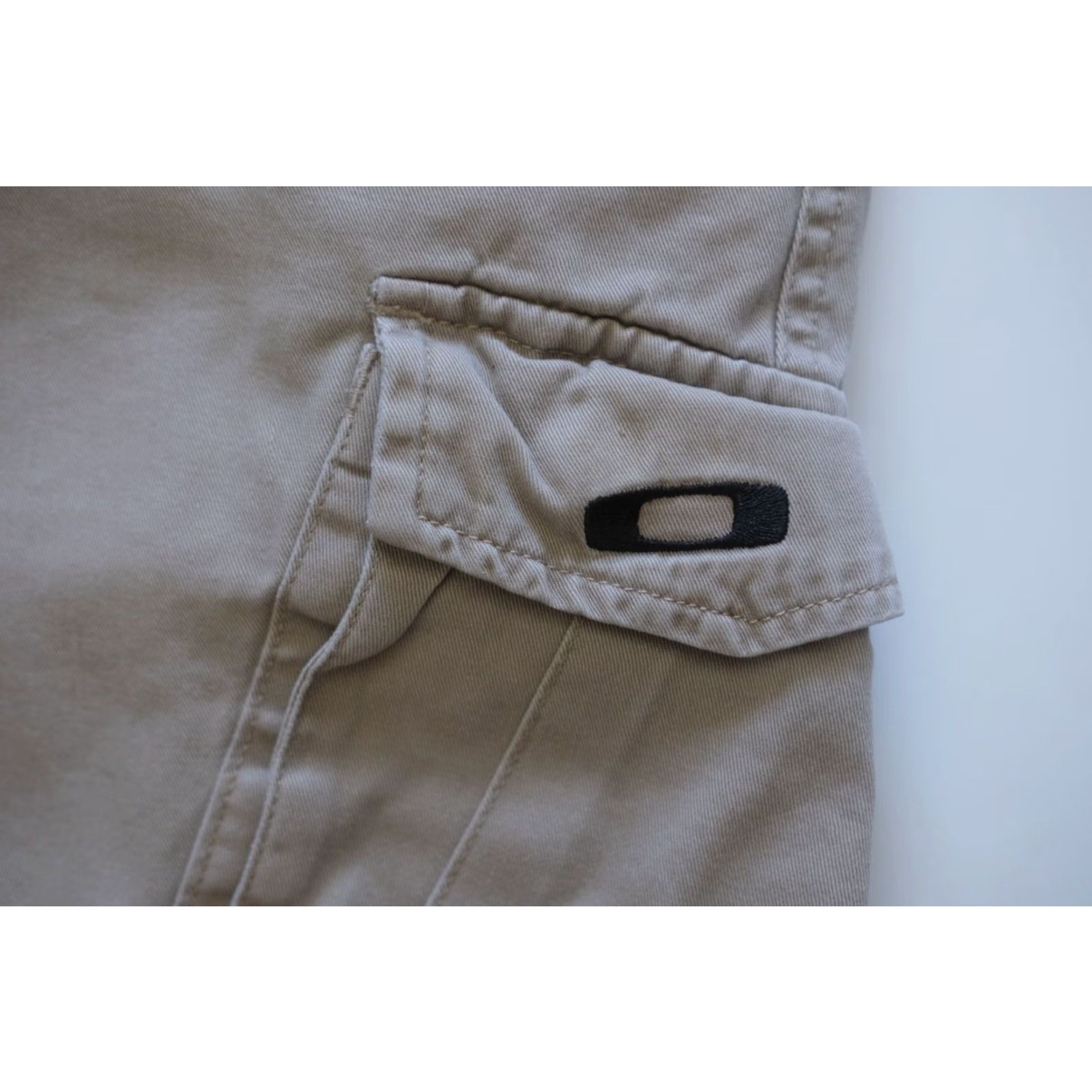 Oakley VINTAGE Oakley Cargo Shorts Embroidered Plaid 10" Inseam Men 33 Tan Brown 90s Outdoor Sports Summer 2012 Mens Size US 33 - 5 Thumbnail