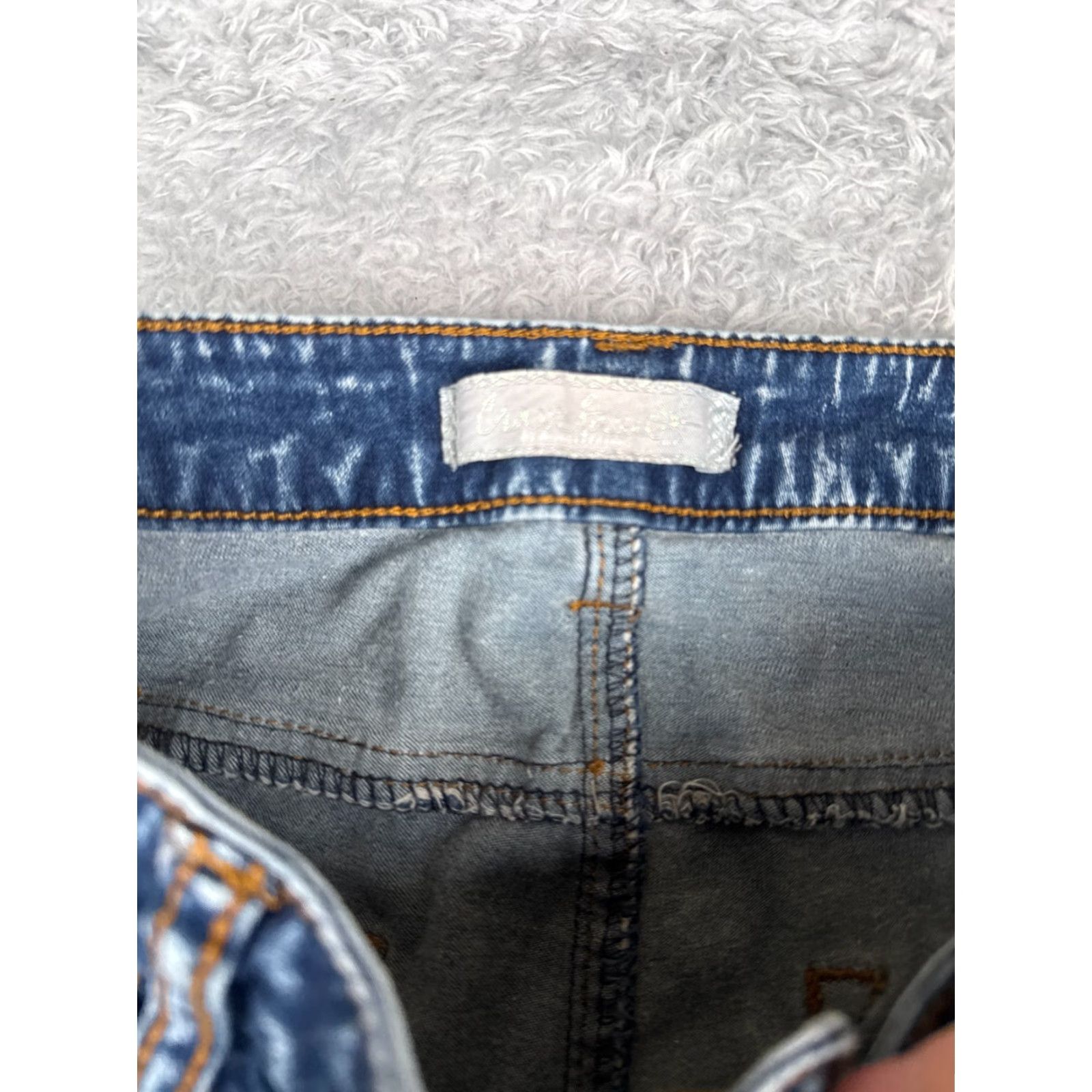 Almost Famous Almost Famous Jeans Women's Jeans Distressed High Rise 26x30 Cropped Denim Blue 7 Juniors 5-Pocket cutoff 90s Western Style - Not Vintage Size 28" / US 6 / IT 42 - 6 Thumbnail