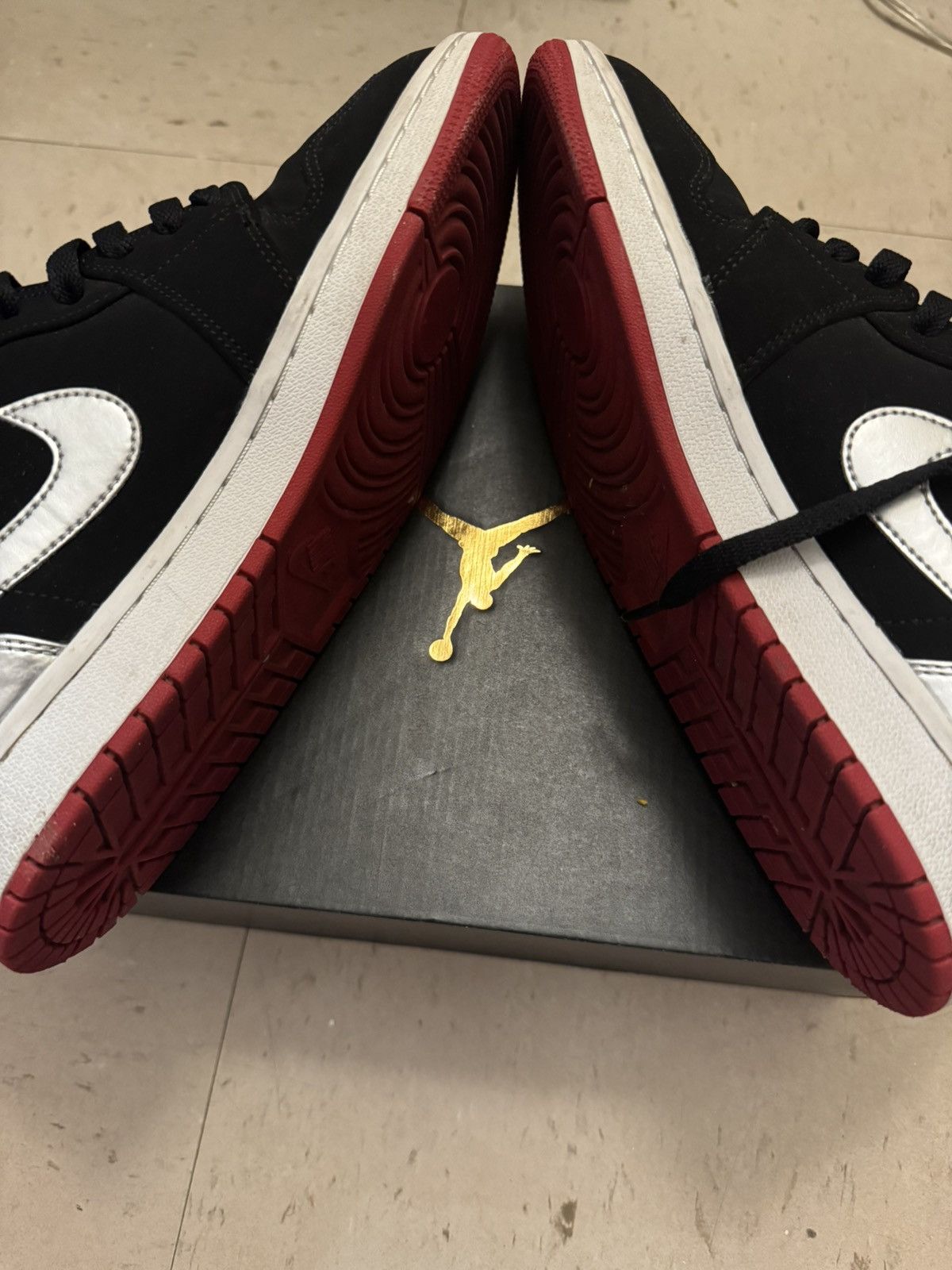 Jordan Brand Black and silver air jordan mids Size US 8 / EU 41 - 3 Thumbnail