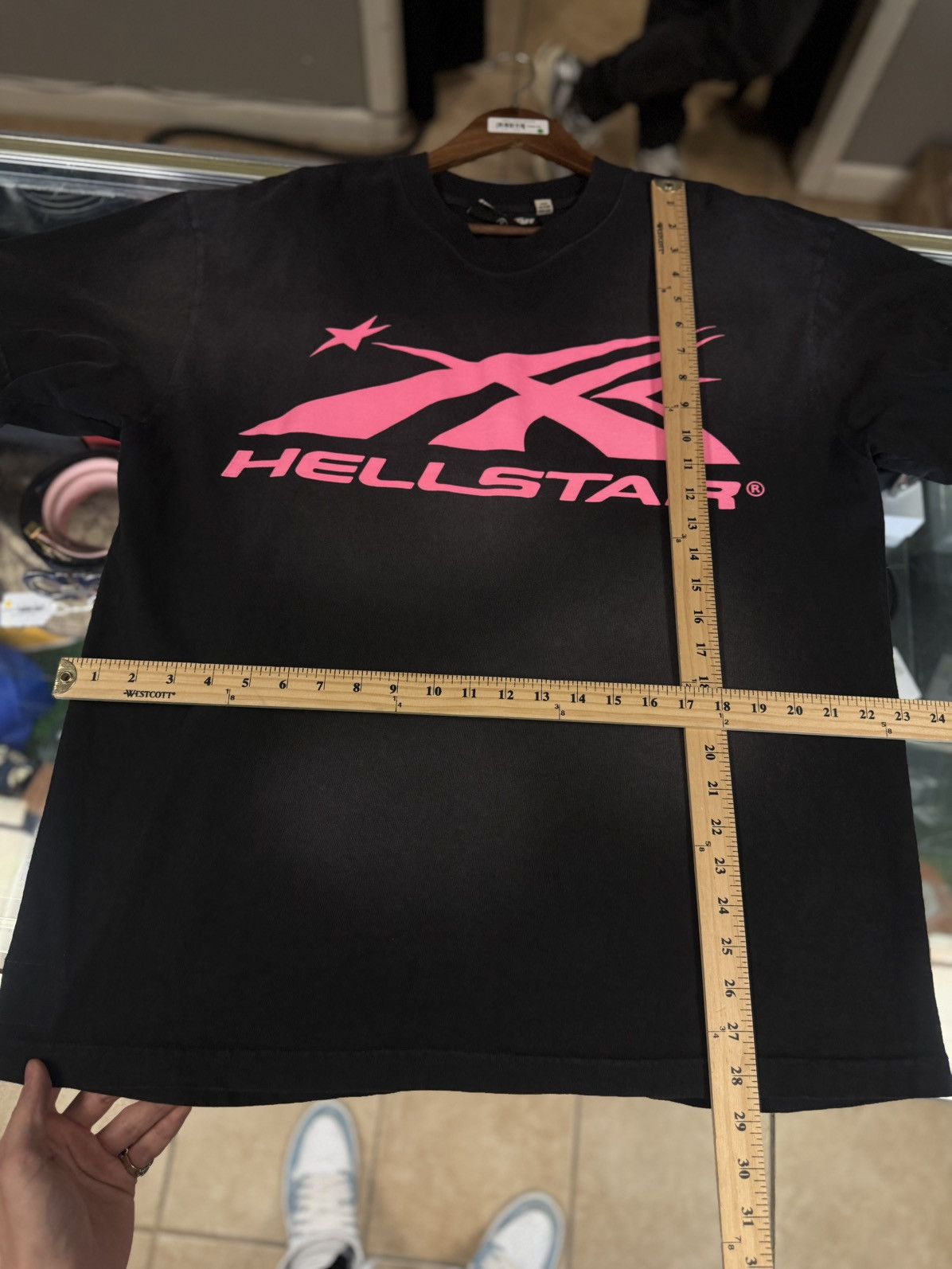 HELLSTAR Hellstar Black Pink Logo Tee Shirt 100% Authentic Size M Size US M / EU 48-50 / 2 - 13 Thumbnail