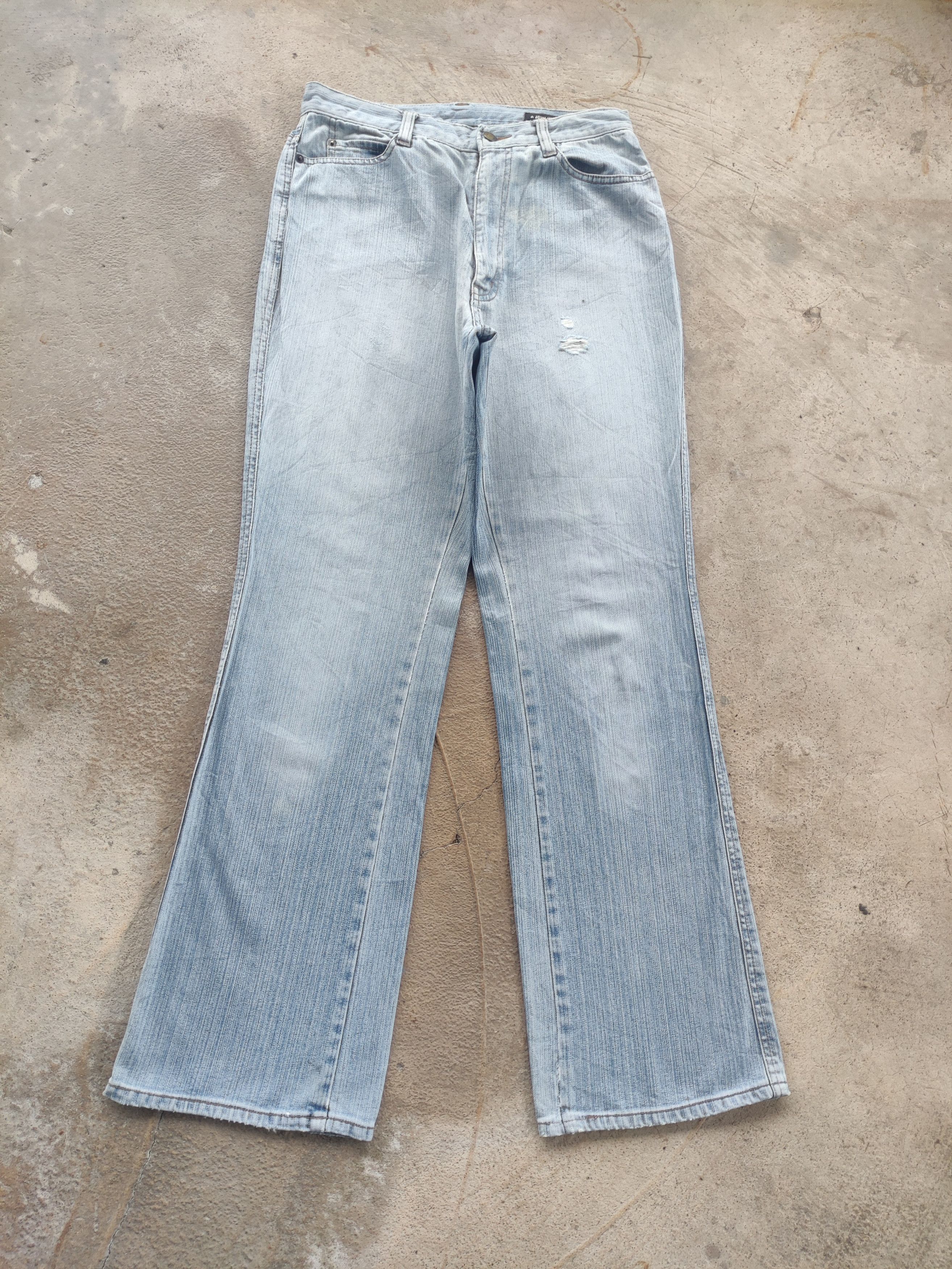 Japanese Brand Vintage Japanese Flare Denim Distressed Faded Denim Size US 30 / EU 46 - 1 Thumbnail