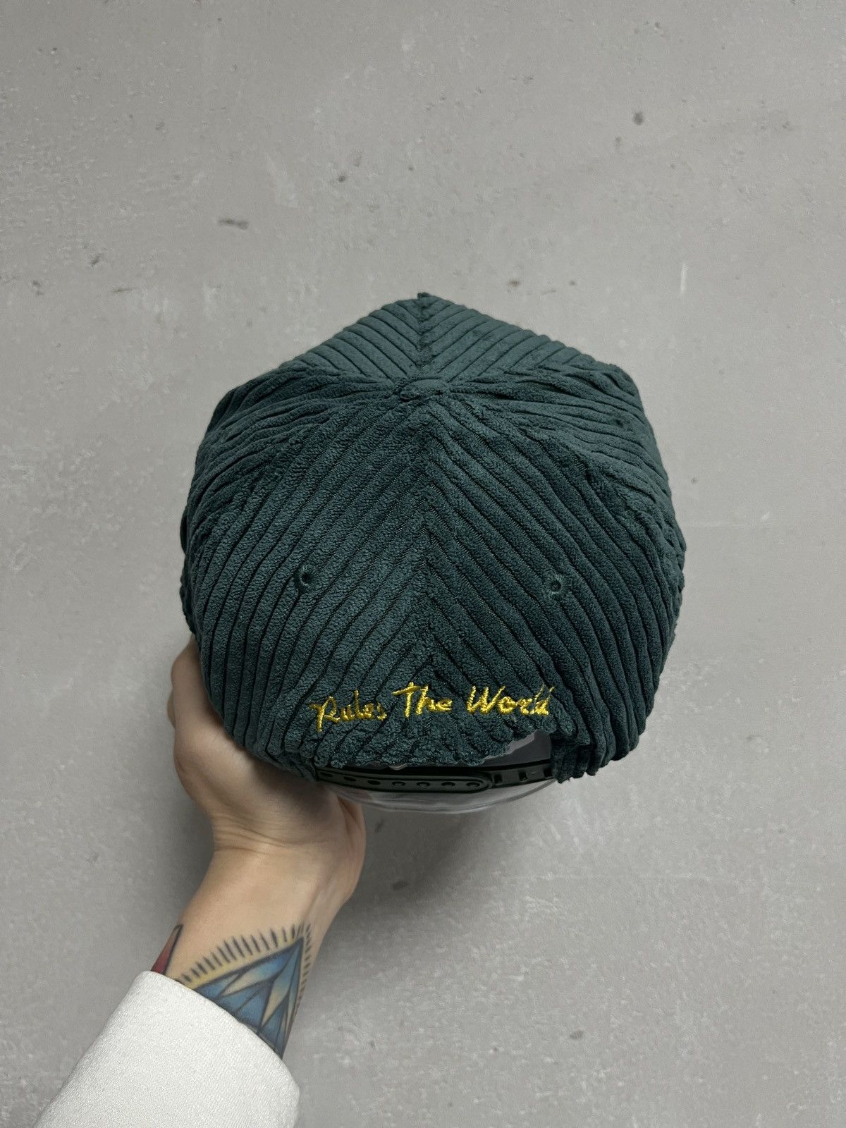 Corteiz Rare Corteiz X Soho Yacht Club Corduroy Snapback Hat Green Size ONE SIZE - 6 Thumbnail