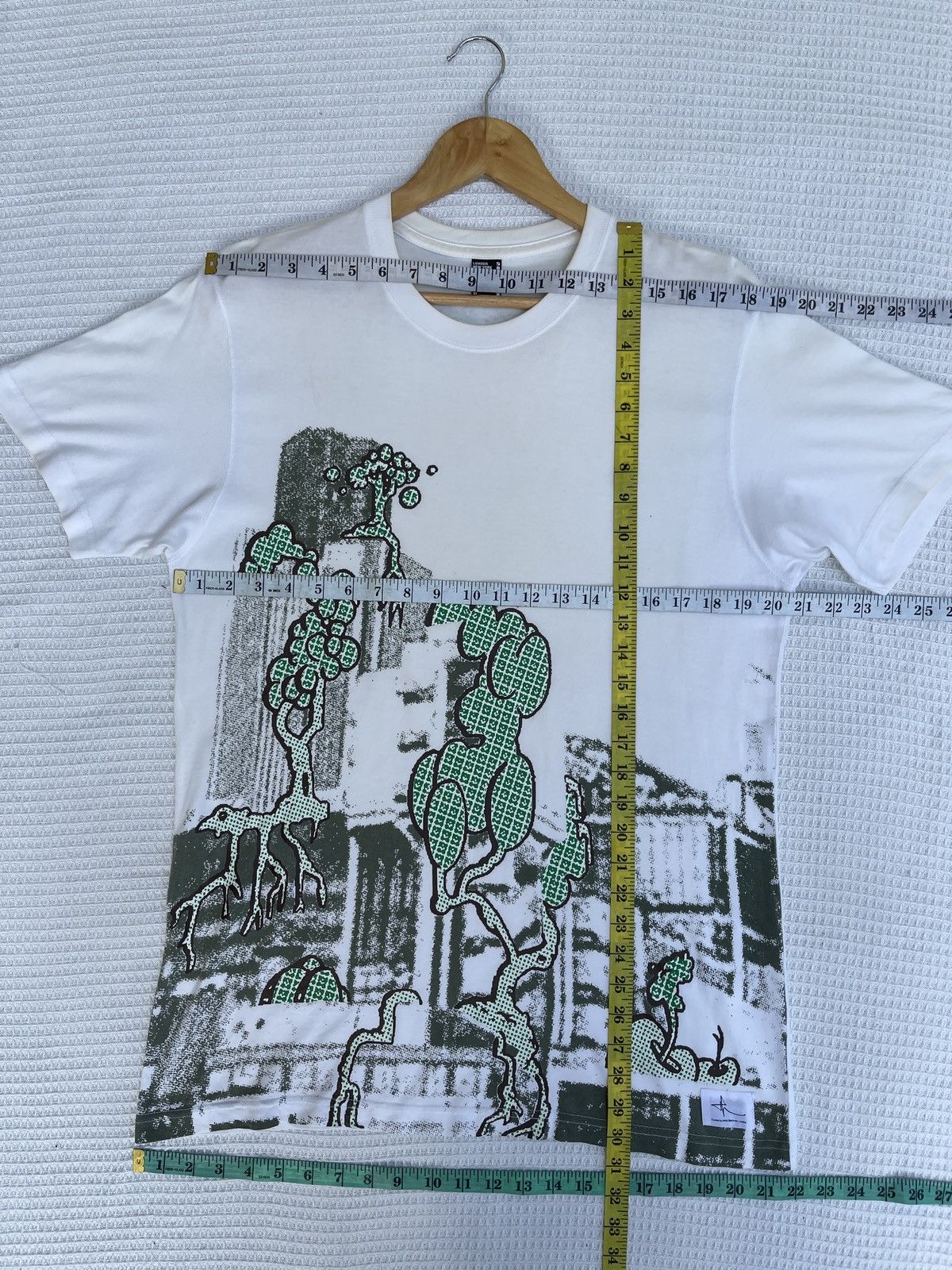 Arts & Science Last Drop🔥Rare🔥Japanese Uniqlo x Hardy Blechman London Tee Size US L / EU 52-54 / 3 - 9 Thumbnail