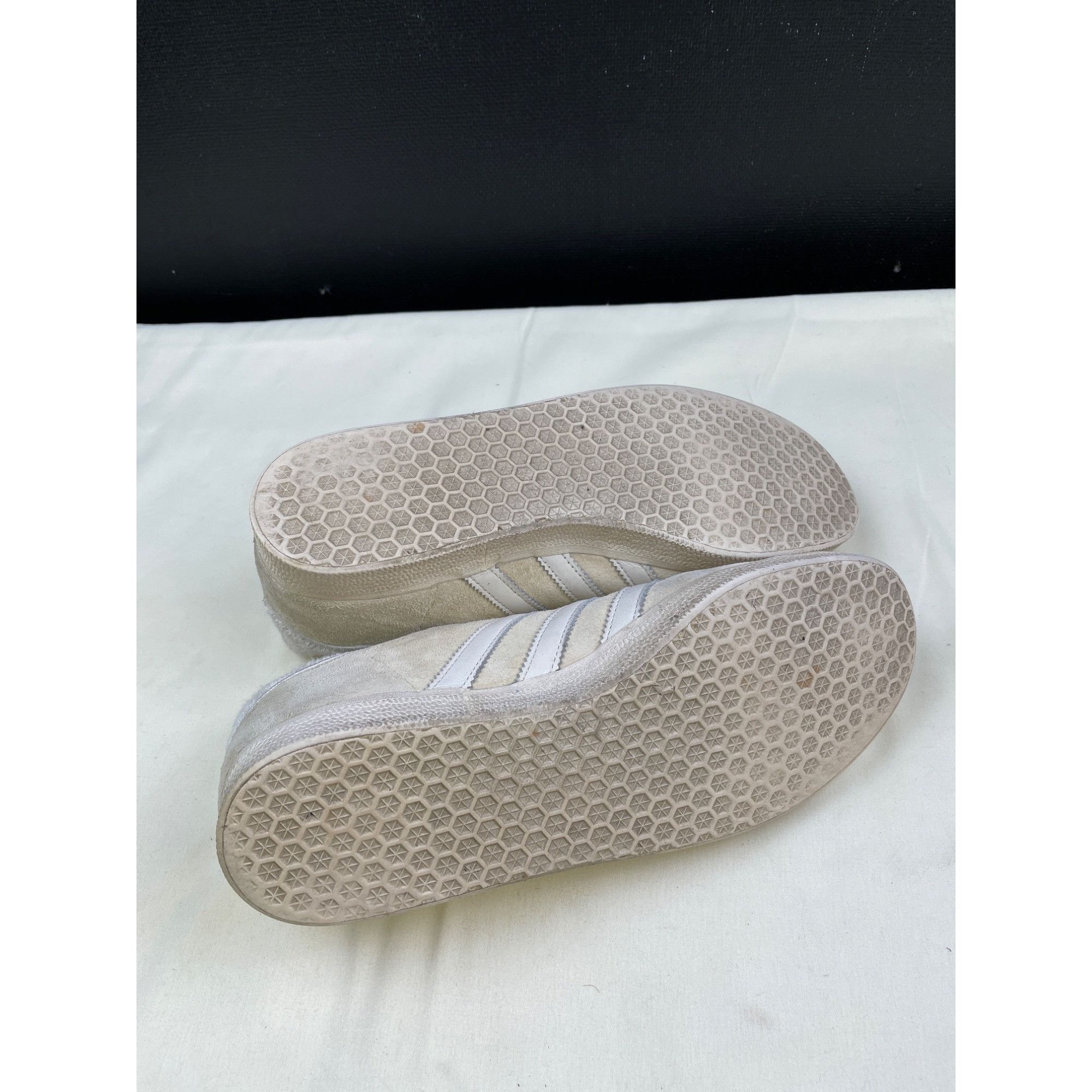 Adidas Adidas Men's Beige Suede Shoes/ Low top Sneakers Size 10 SKU Size US 10 / EU 43 - 6 Thumbnail