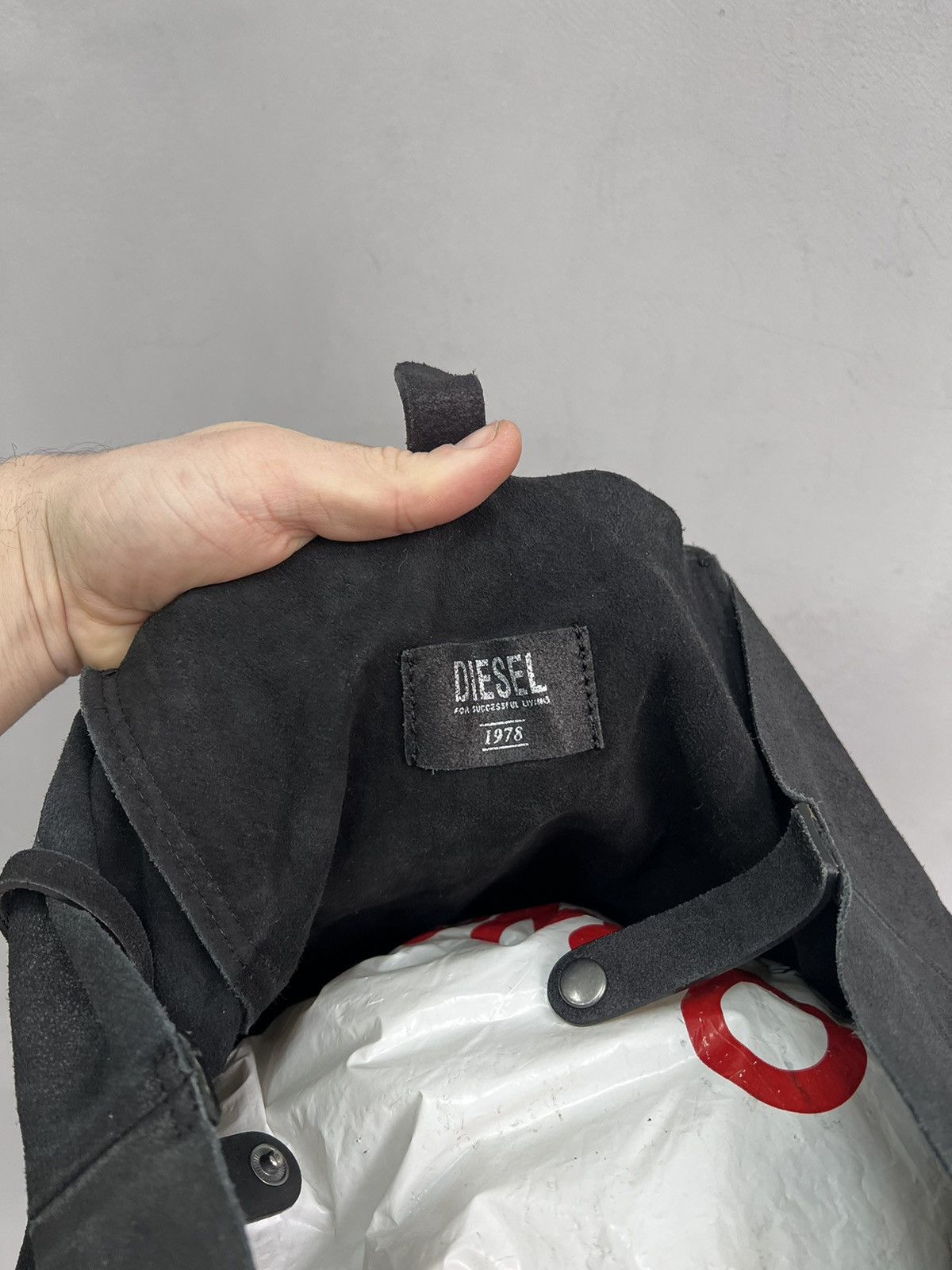 Diesel × Vintage Vintage Diesel Messenger Shoulders Bag Y2K Leather Big Logo Size ONE SIZE - 8 Thumbnail