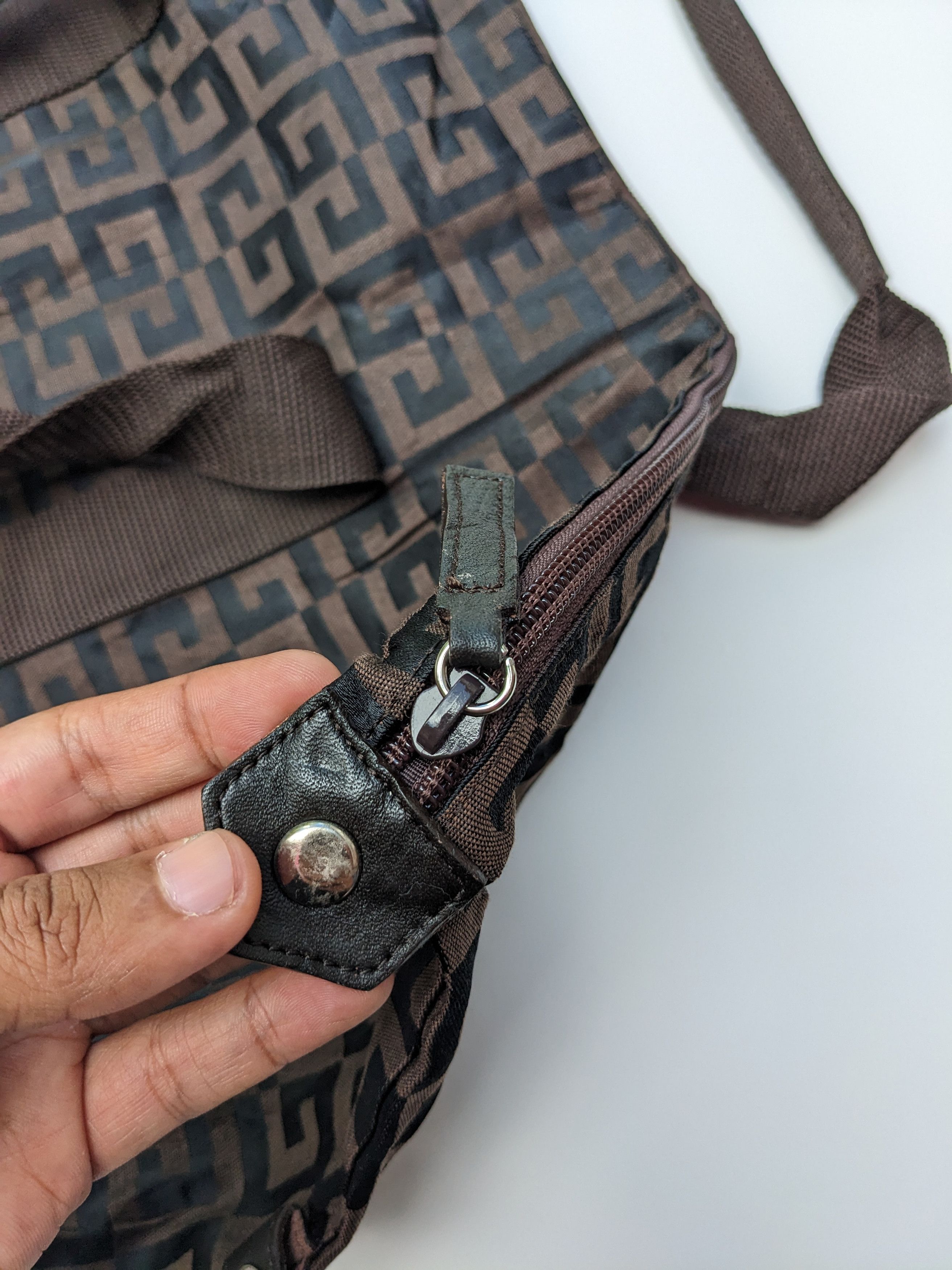 Givenchy Givenchy monogram travel bag Size ONE SIZE - 7 Thumbnail