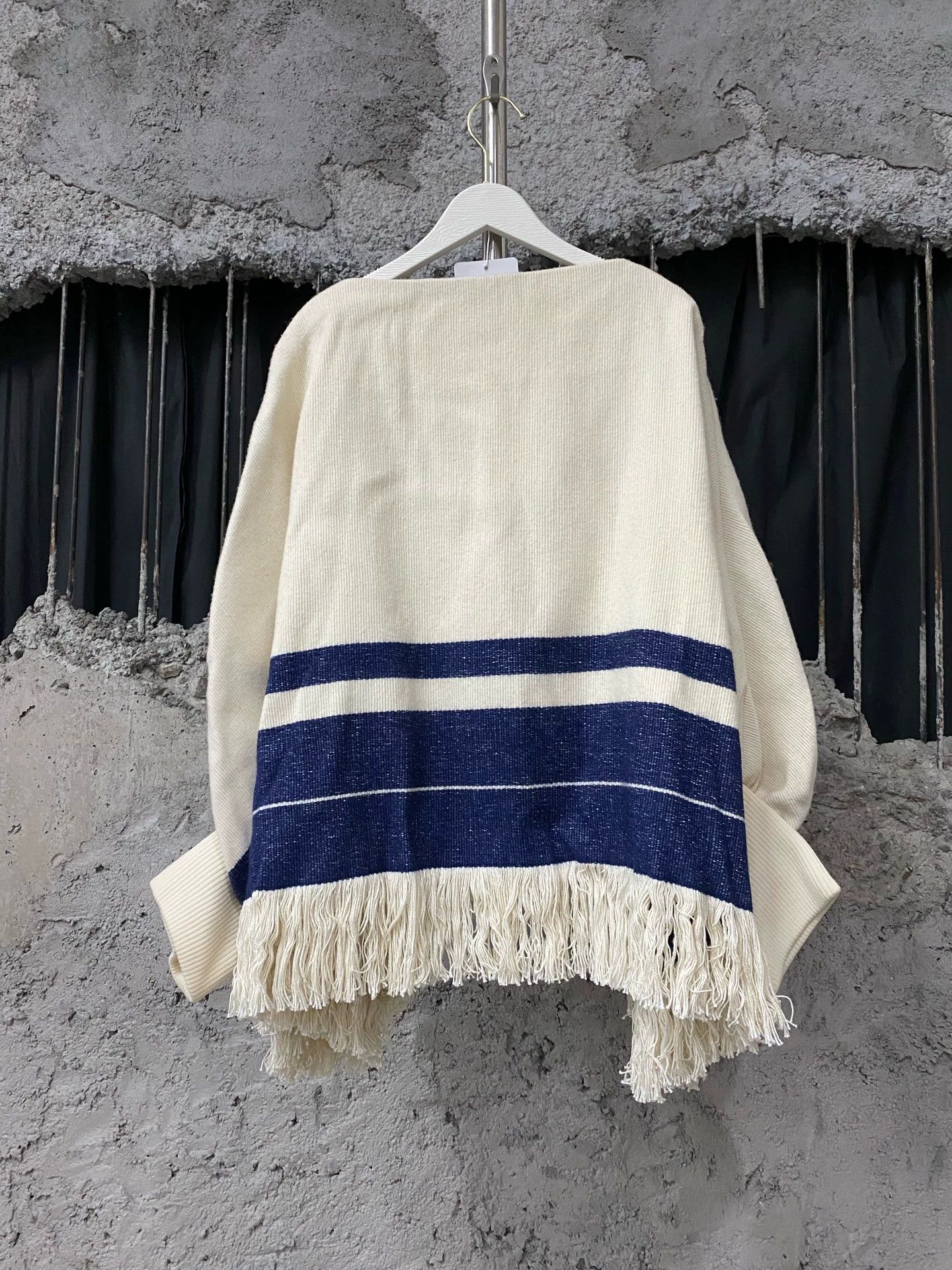 Chloe Chloe Women's New One Size Cloak Size ONE SIZE - 2 Thumbnail