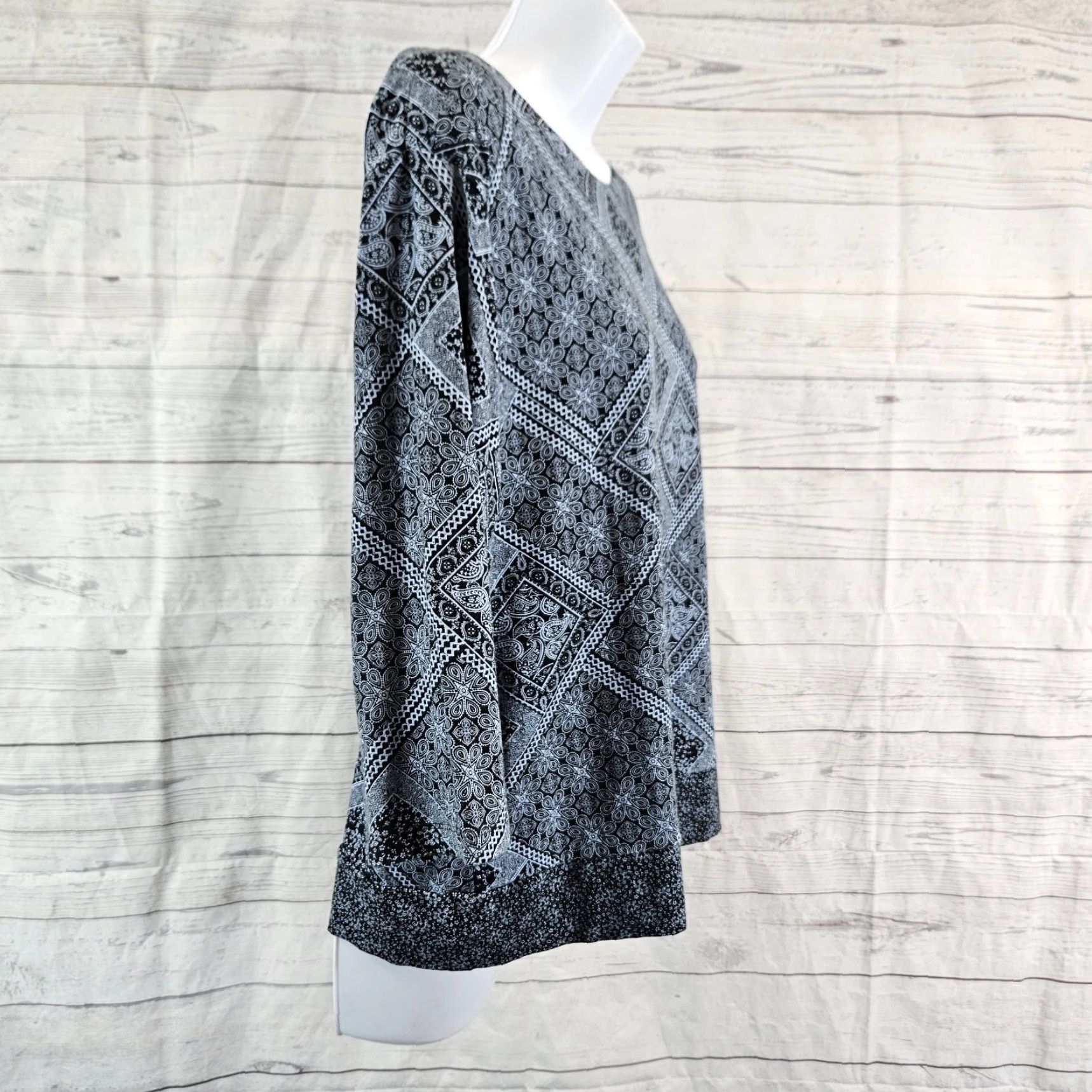 J. Jill J Jill Wearever Collection Womens Top Blouse 3/4 Sleeve Medium Blue Paisley Pattern Size M / US 6-8 / IT 42-44 - 3 Thumbnail
