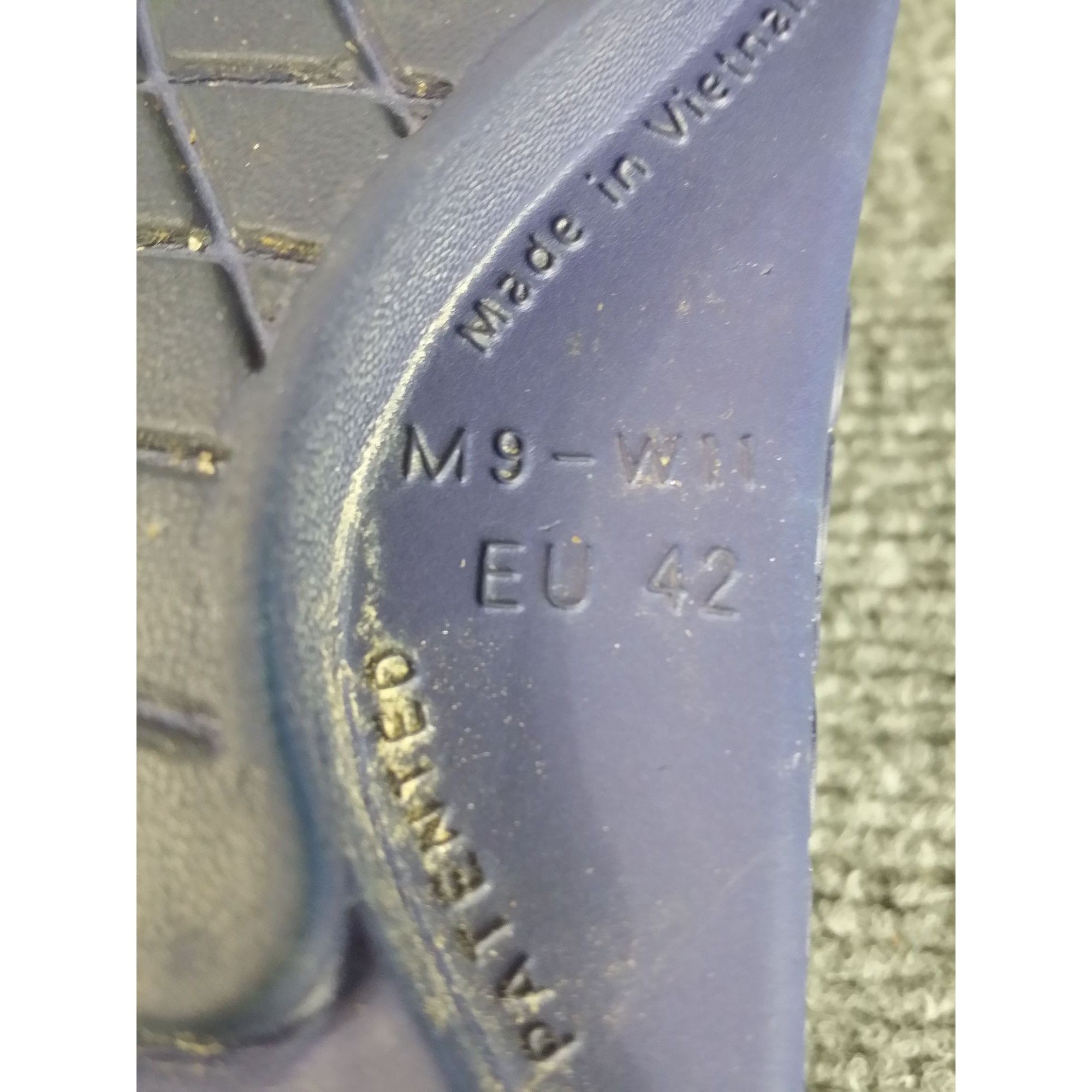 OOF Wear Oofos Original Sport Recovery Flip Flop Sandals Comfort Navy Size US 9 / EU 42 - 6 Thumbnail