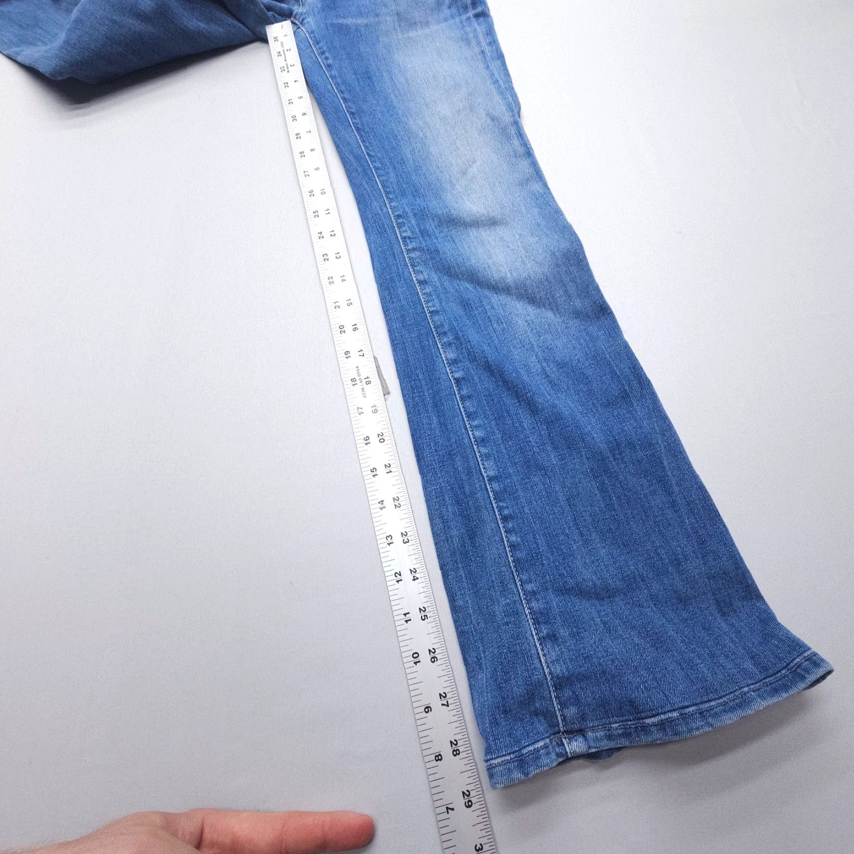 7 For All Mankind 7 For All Mankind Low Rise Bootcut Jeans 26 Regular Blue 29 Inseam Denim 5-Pocket Womens USA Made Belt Loops Size 26" / US 2 / IT 38 - 4 Thumbnail