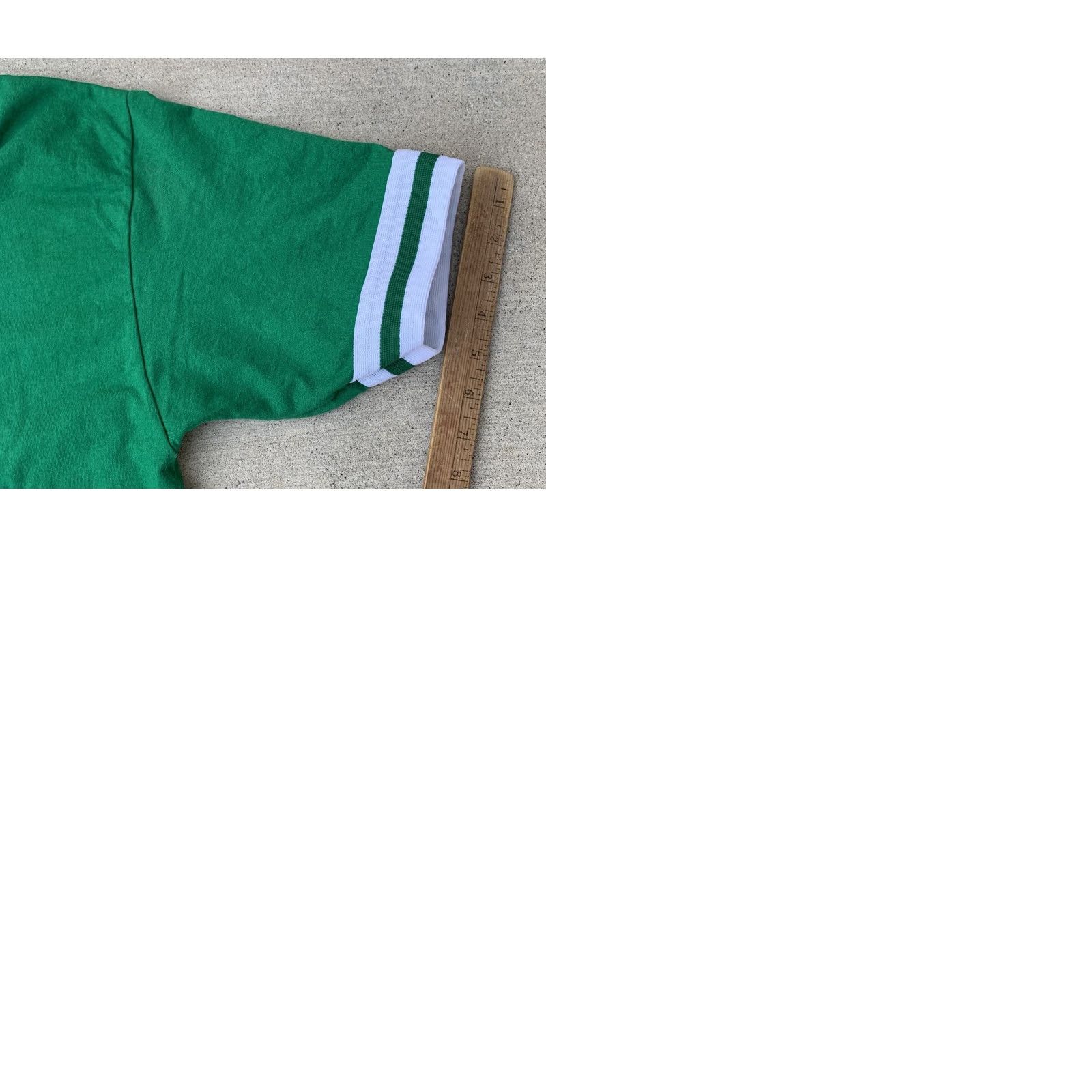Vintage VINTAGE Gator Athletics Inc V Neck T Shirt Athletics Unisex Adults T-Shirt Sz L Green Graphic Print Sports Size US L / EU 52-54 / 3 - 12 Thumbnail
