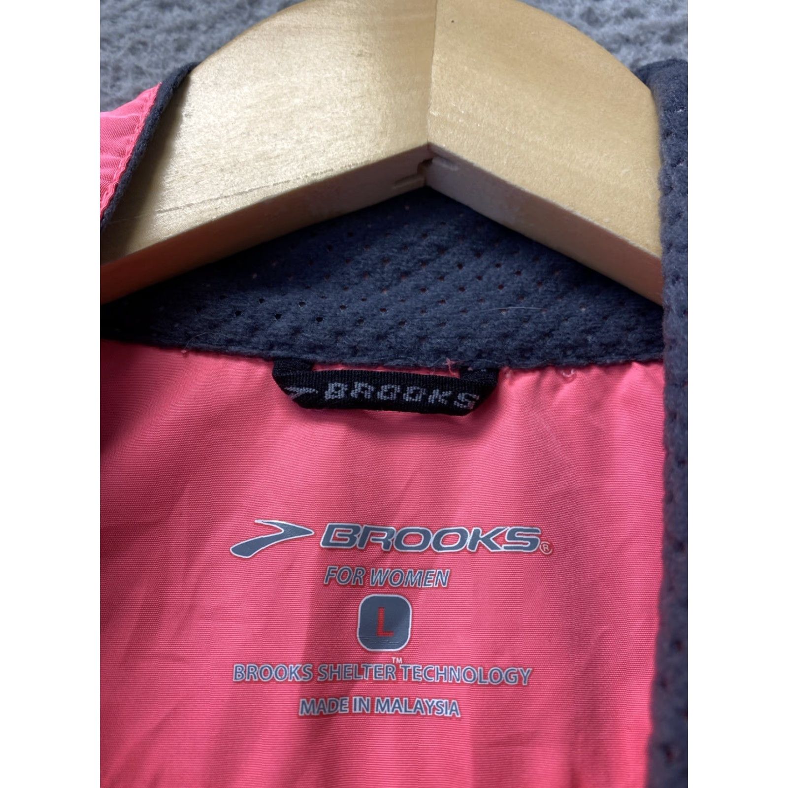 Brooks Brooks Nightlife Essential Neon Pink Lightweight Women's L Running Jacket Size L / US 10 / IT 46 - 3 Thumbnail