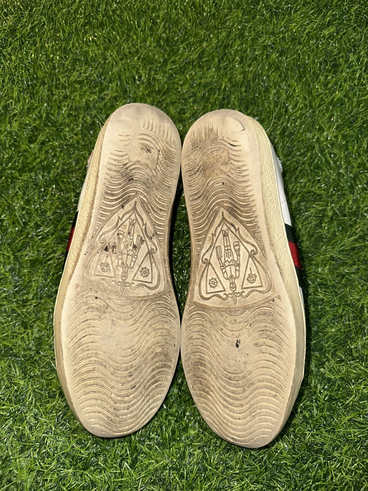 Gucci Gucci ace bee embroidered shoes size 36 Size US 6 / IT 36 - 6 Thumbnail