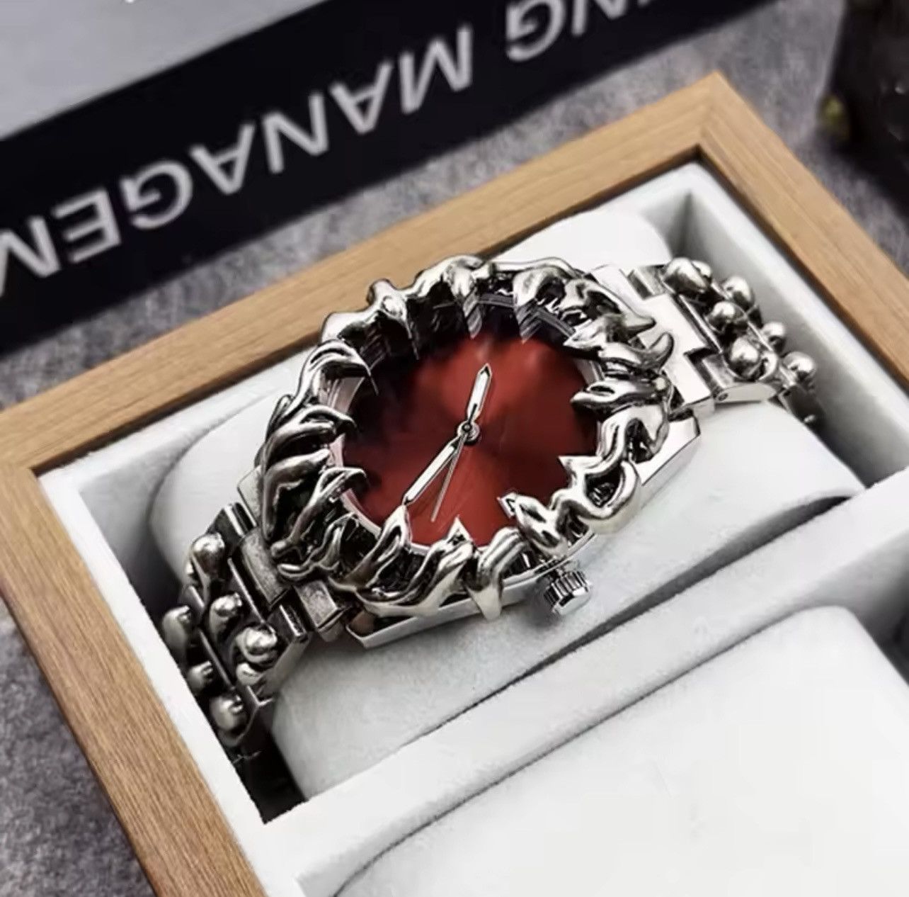 Japanese Brand Y2K vintage claw quartzmens silver watch Size ONE SIZE - 3 Thumbnail